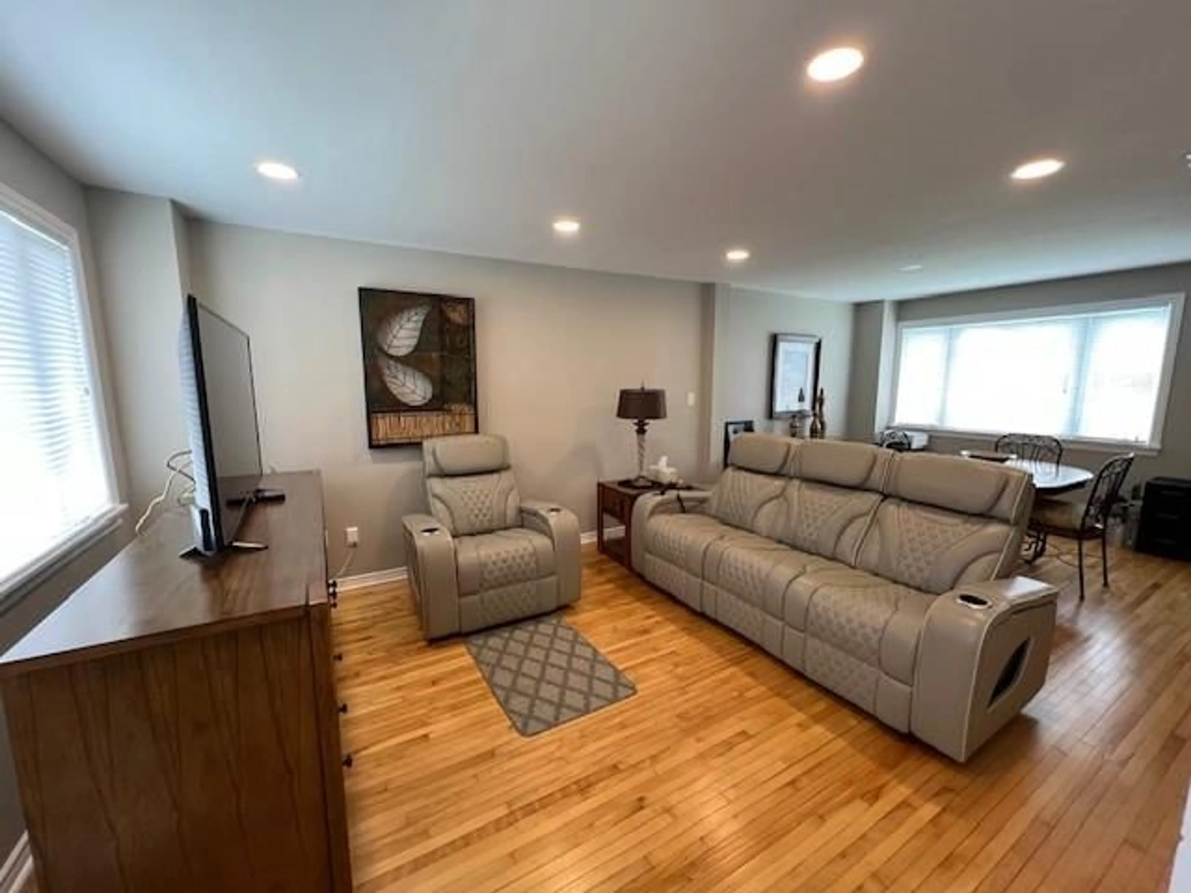 Living room for 184 GEORGE St, Brockville Ontario K6V 3W3
