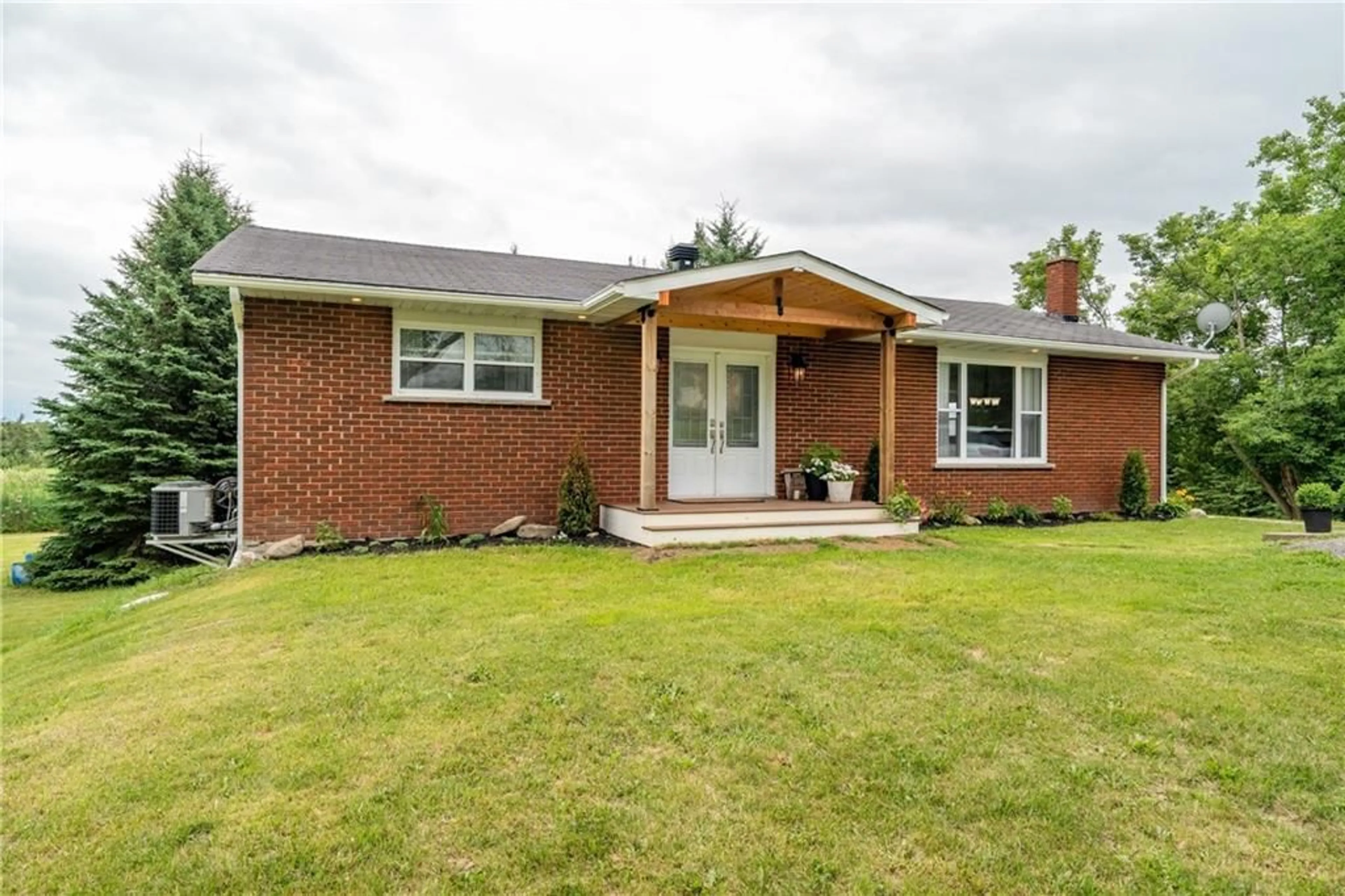 Home with brick exterior material for 20362 CONCESSION 8 Rd, Green Valley Ontario K0C 1L0