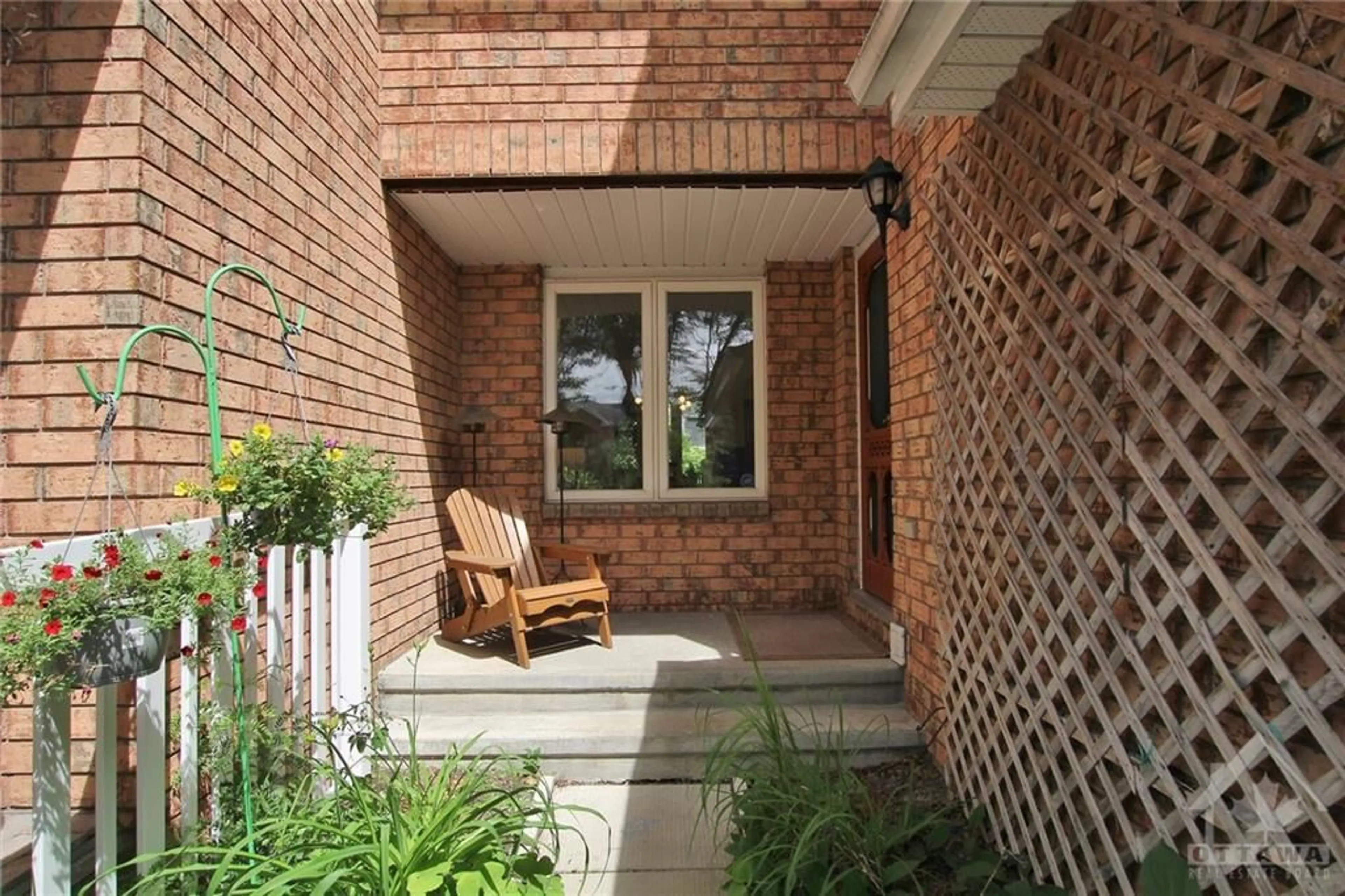 Home with brick exterior material for 4405 ASHCROFT Cir, Ottawa Ontario K1J 1C7