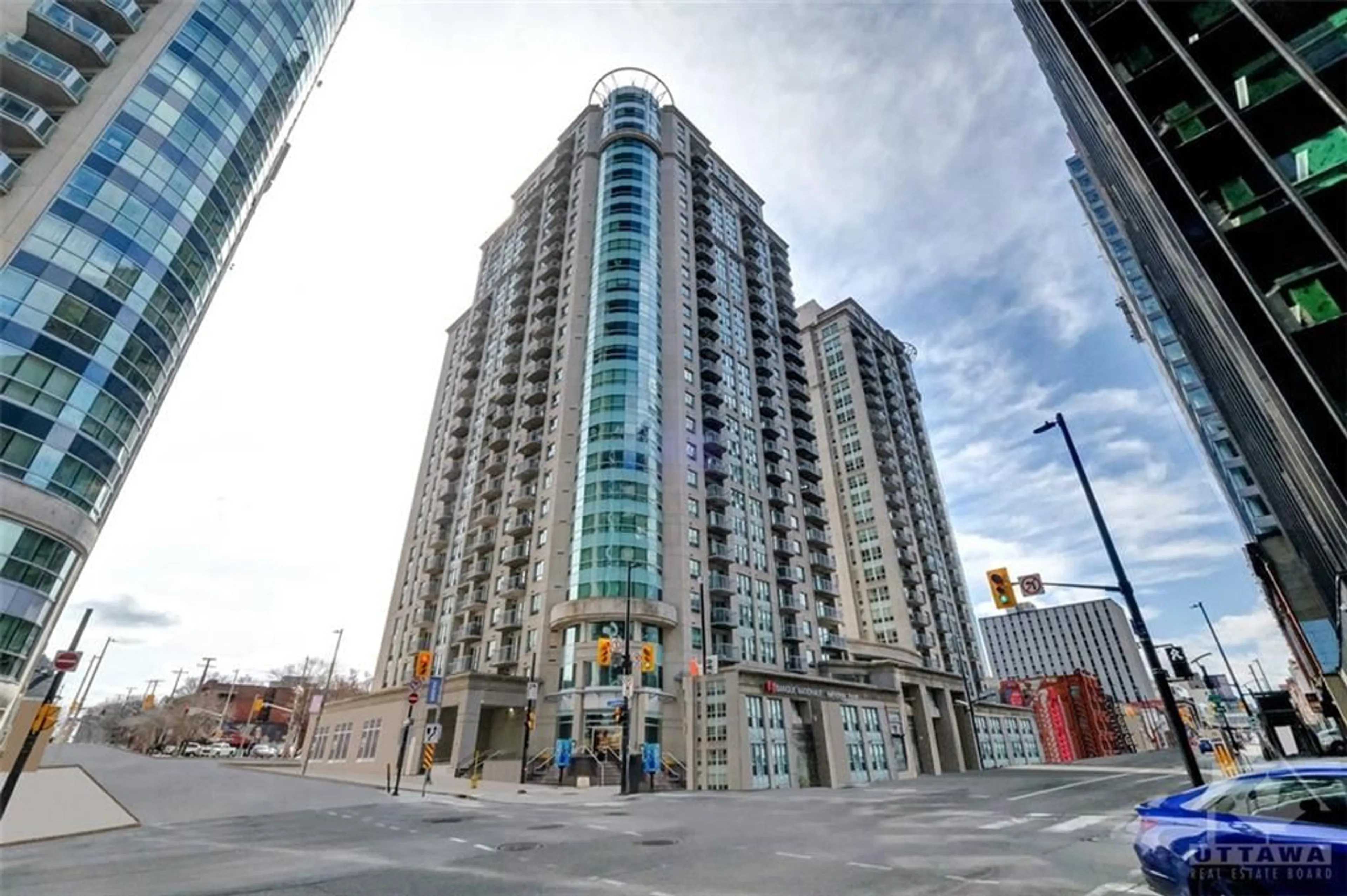 A pic from exterior of the house or condo for 234 RIDEAU St #210, Ottawa Ontario K1N 5Y3