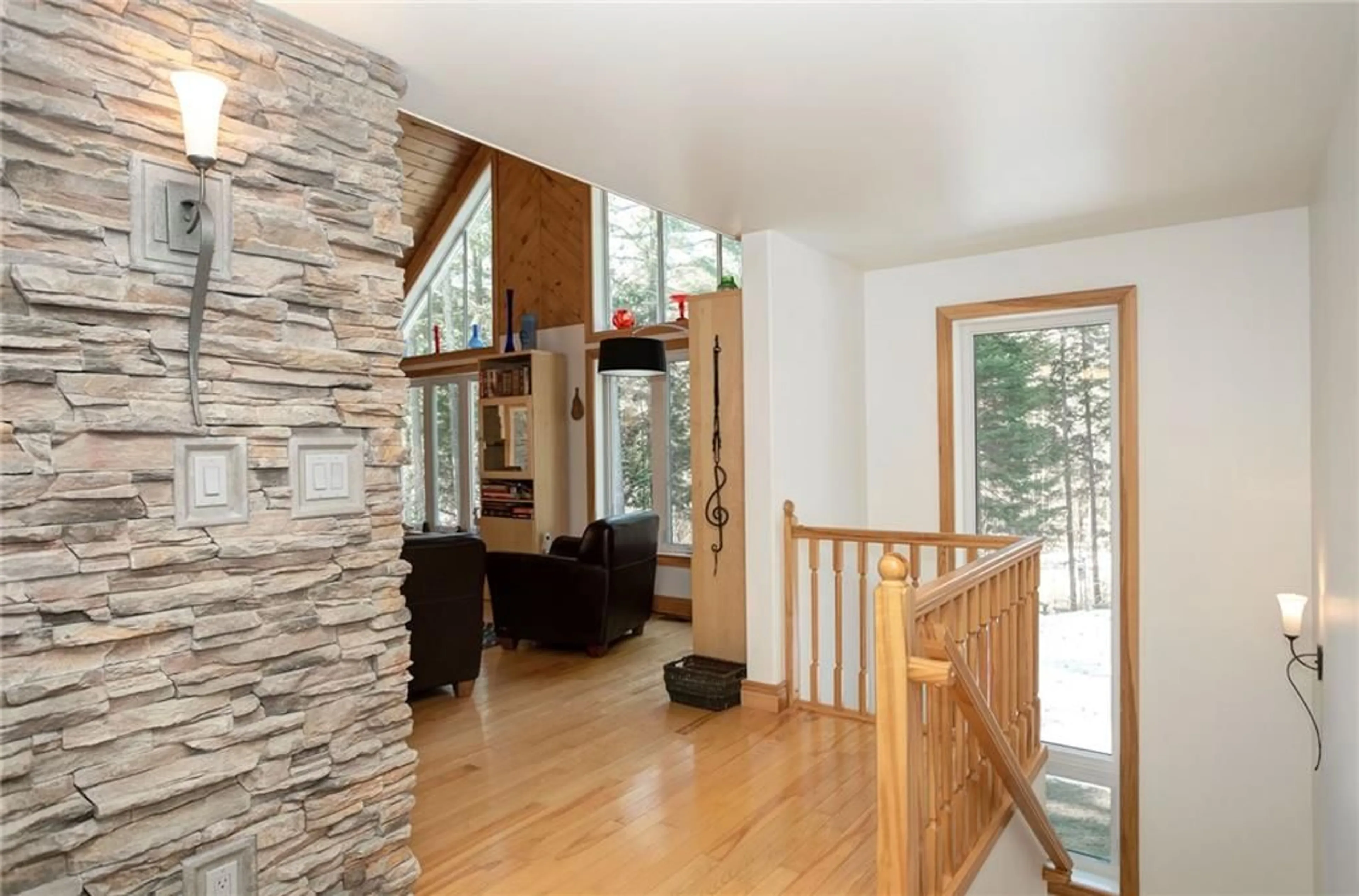 Indoor foyer for 11544 OPEONGO Rd, Barry's Bay Ontario K0J 1B0