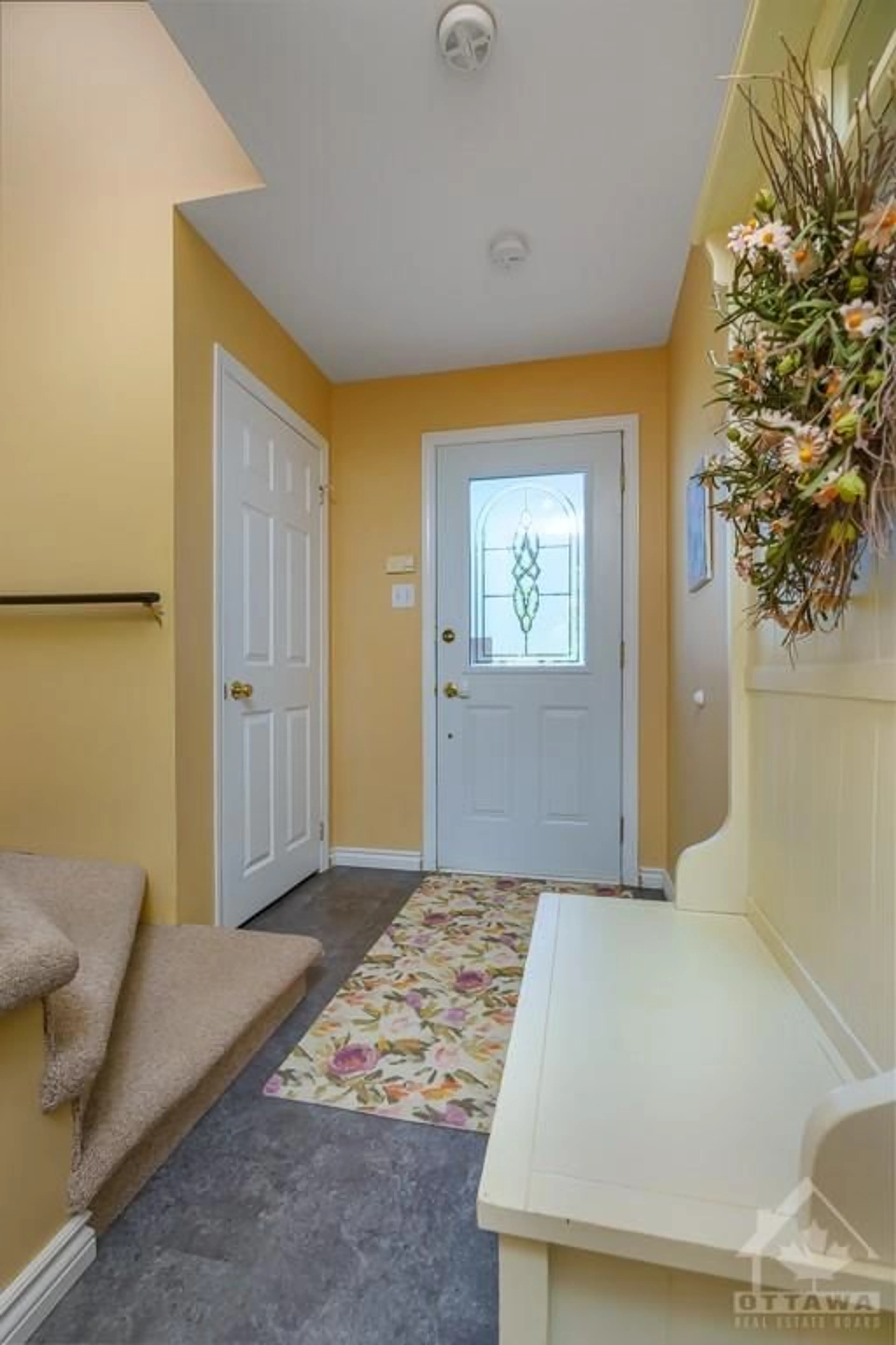 Indoor entryway for 163 MARGUERITE D'YOUVILLE ST St, Cornwall Ontario K6H 7K2