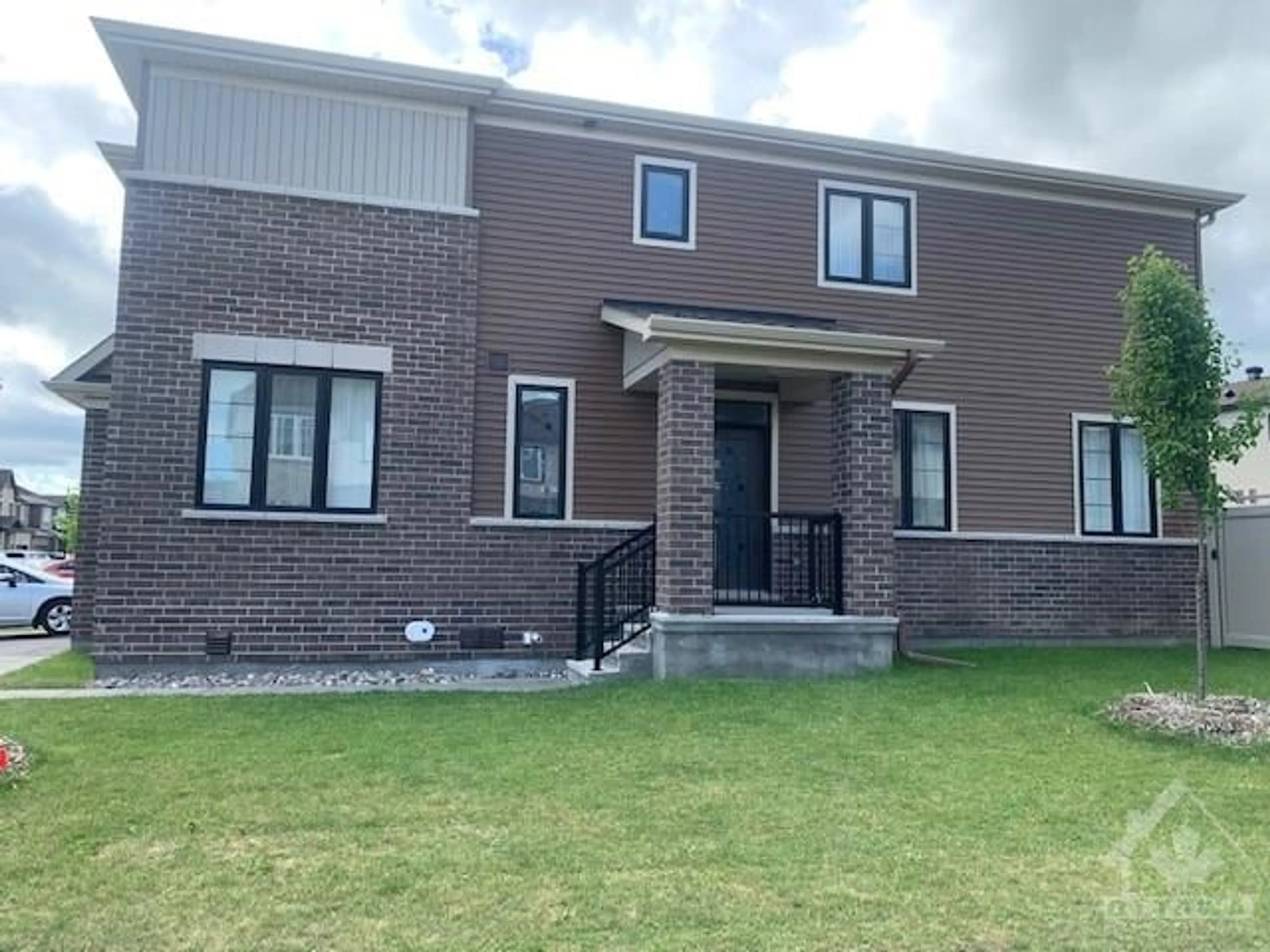 Home with brick exterior material for 1041 BALLYHALE Hts, Ottawa Ontario K2J 6Y1