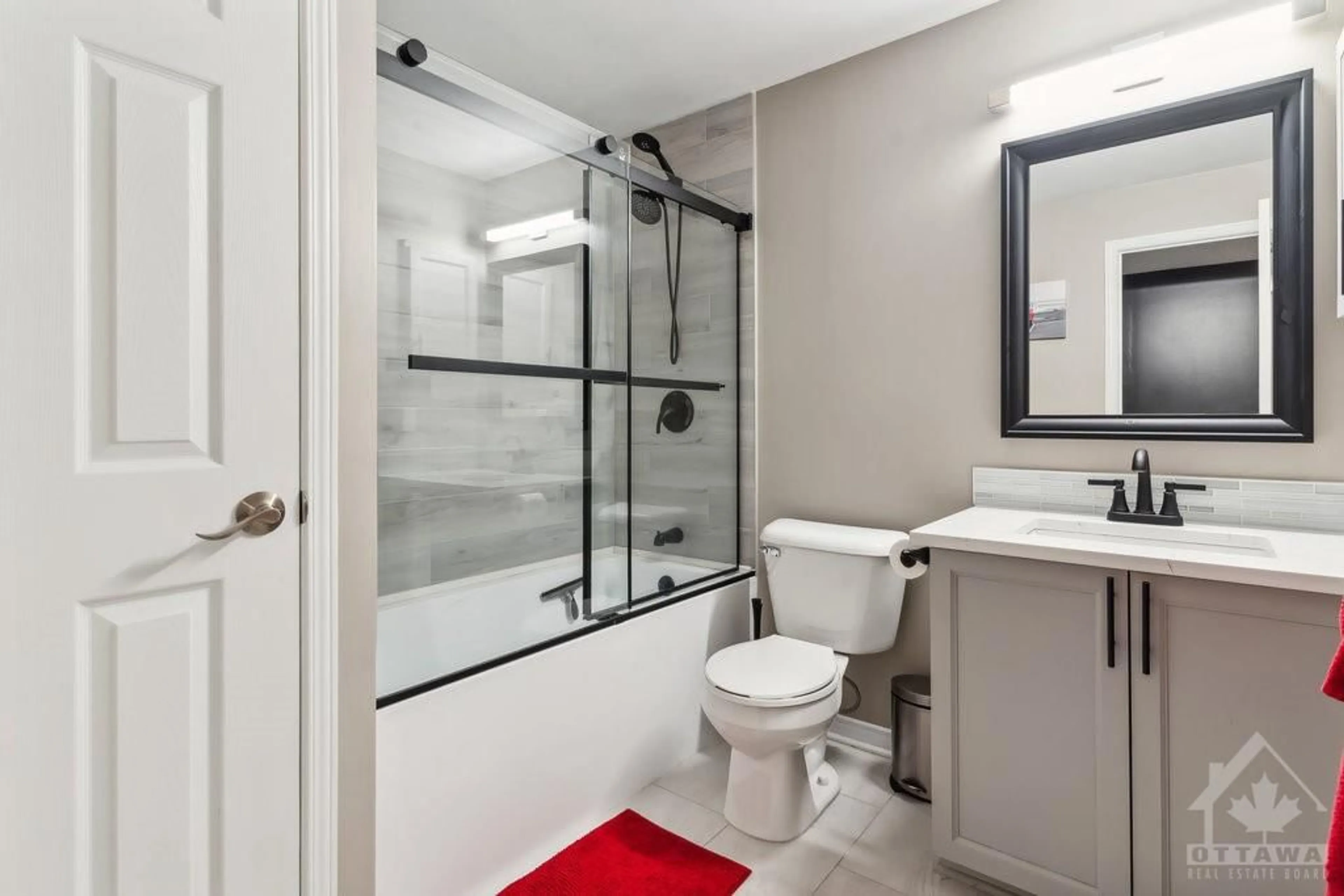 Standard bathroom for 456 JASPER Cres, Rockland Ontario K4K 0C7