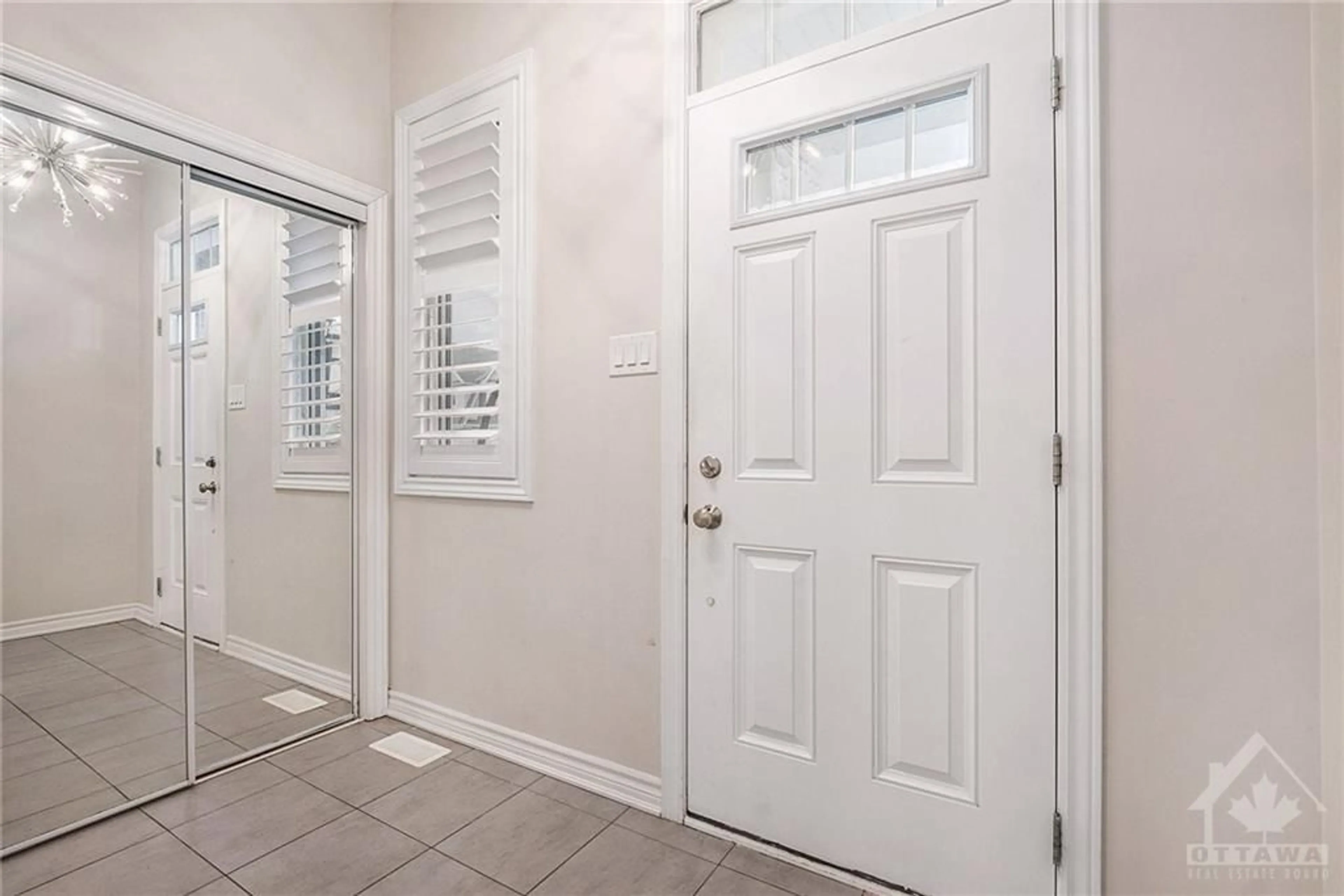 Indoor entryway for 369 RIVER LANDING Ave, Ottawa Ontario K2J 3V3