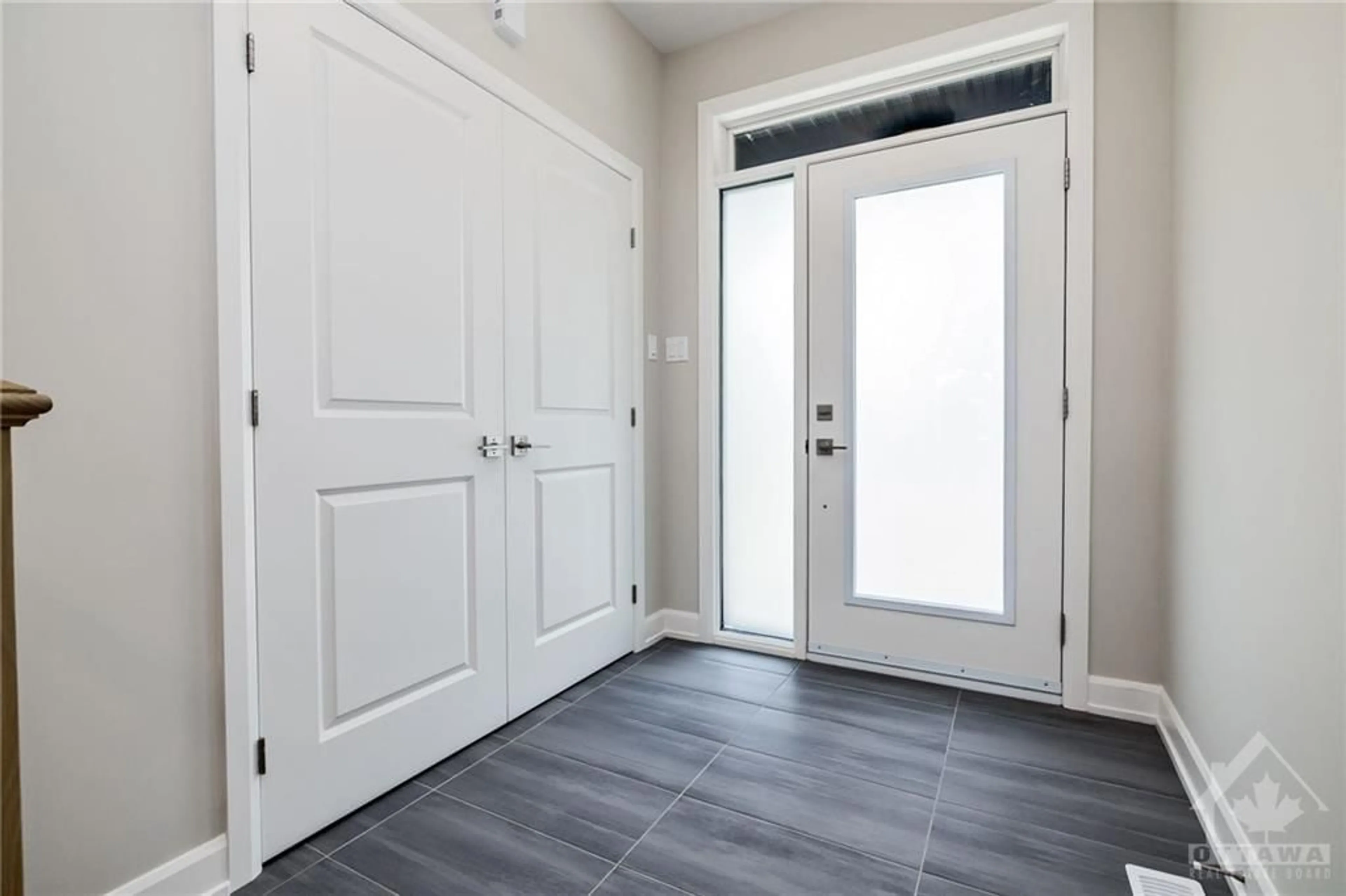 Indoor entryway for 9A KING St, Richmond Ontario K0A 2Z0