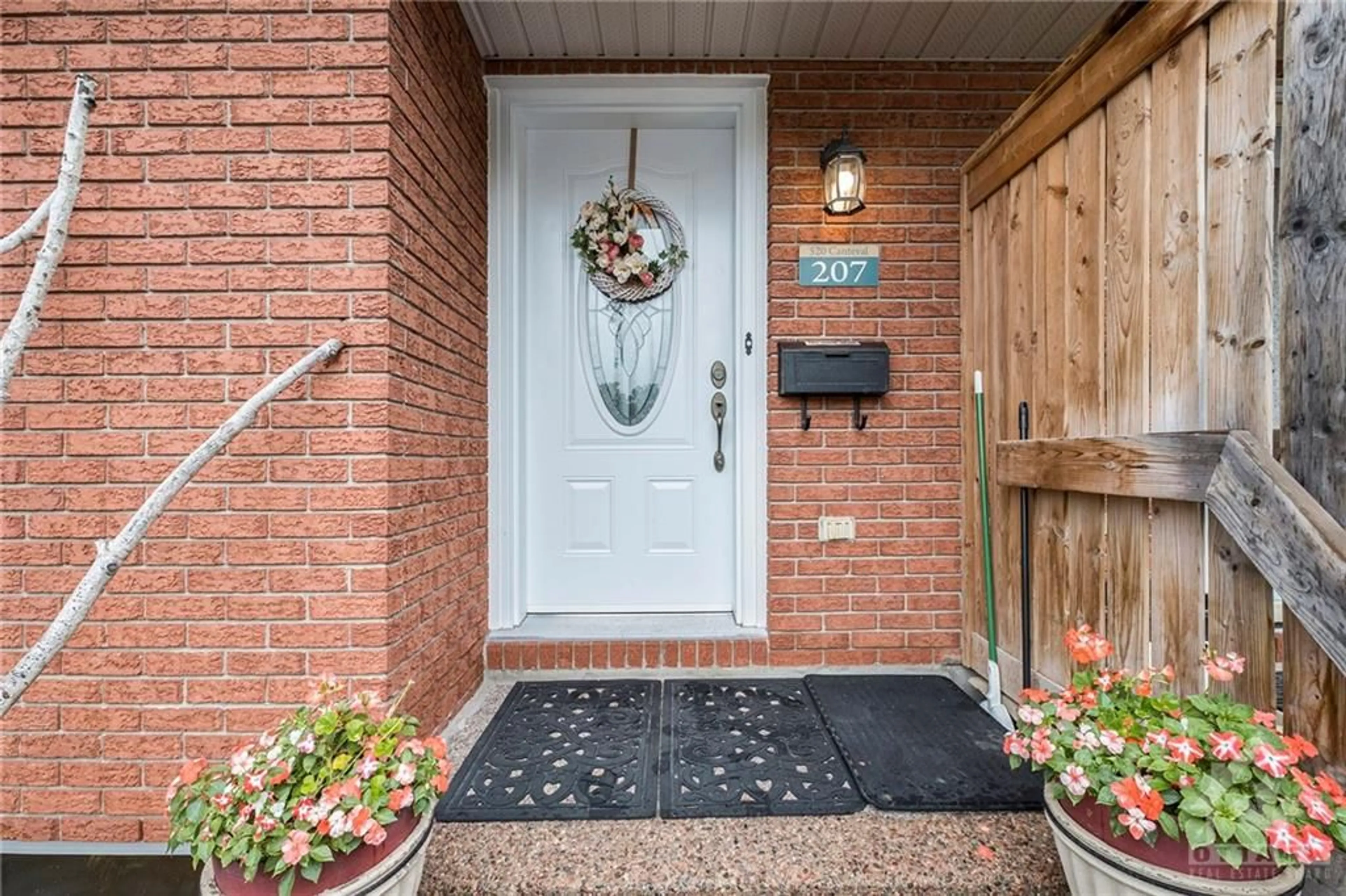 Indoor entryway for 520 CANTEVAL Terr #207, Ottawa Ontario K4A 2C9