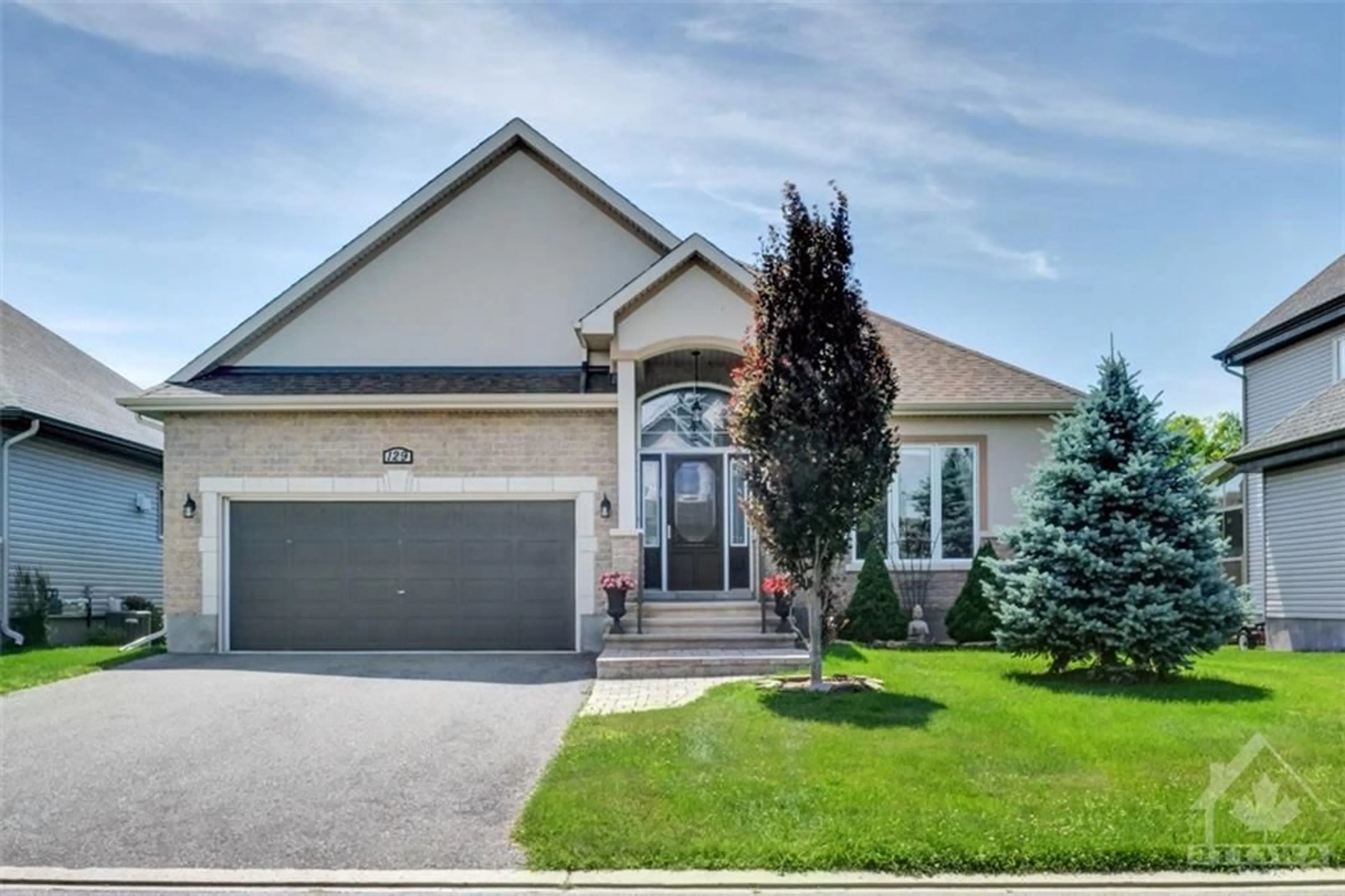 Frontside or backside of a home for 129 ABBEY Cres, Russell Ontario K4R 1A1