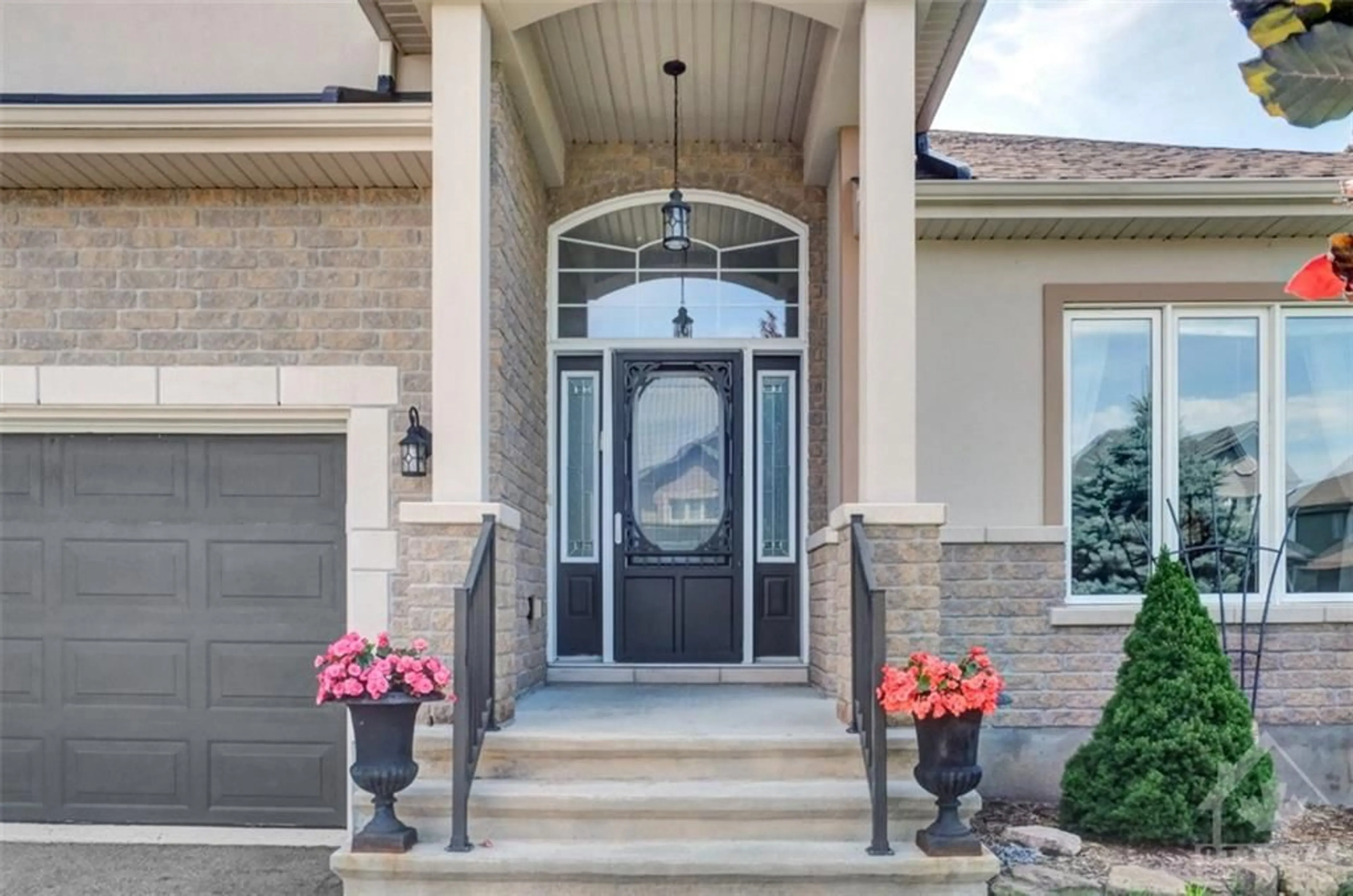 Indoor entryway for 129 ABBEY Cres, Russell Ontario K4R 1A1