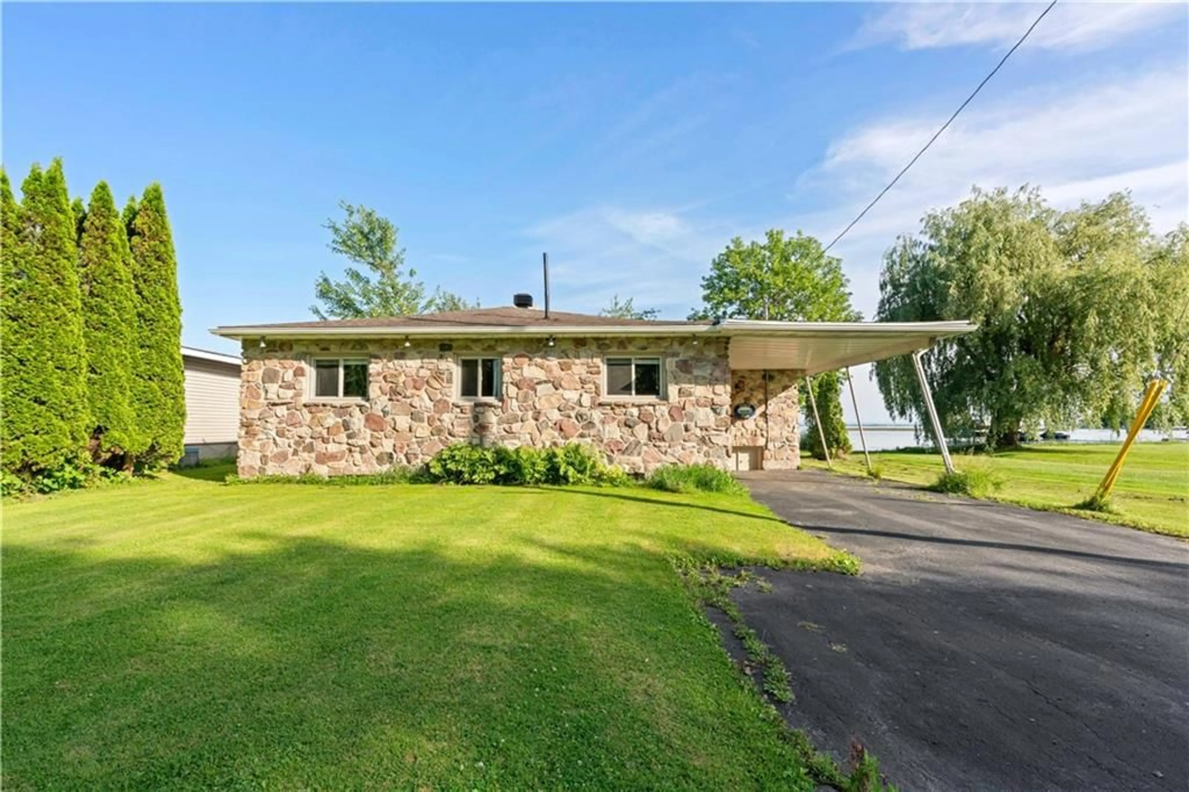Frontside or backside of a home for 21186 BAYVIEW Ave, Bainsville Ontario K0C 1E0