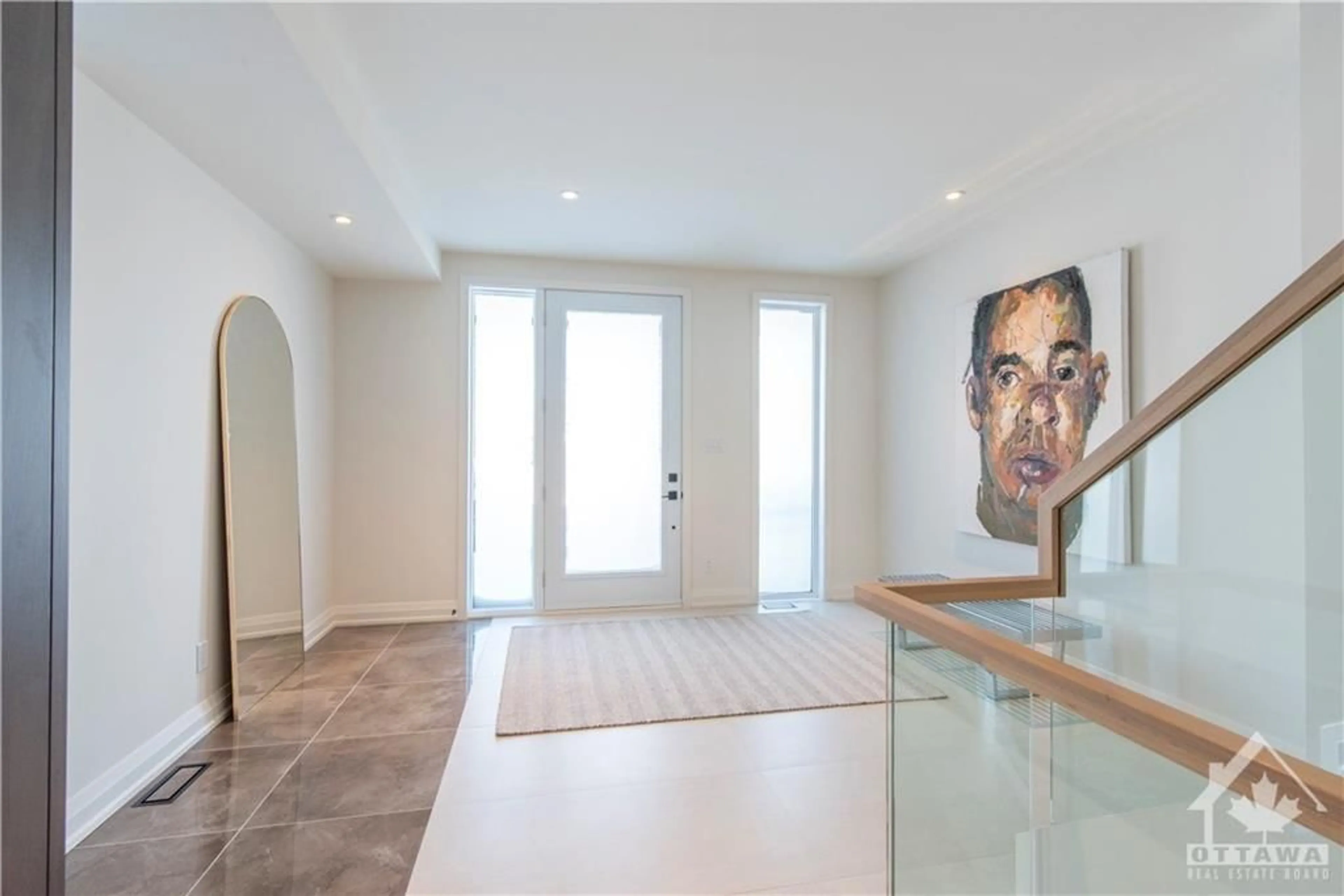 Indoor foyer for 40 KENORA St #B, Ottawa Ontario K1Y 3K8