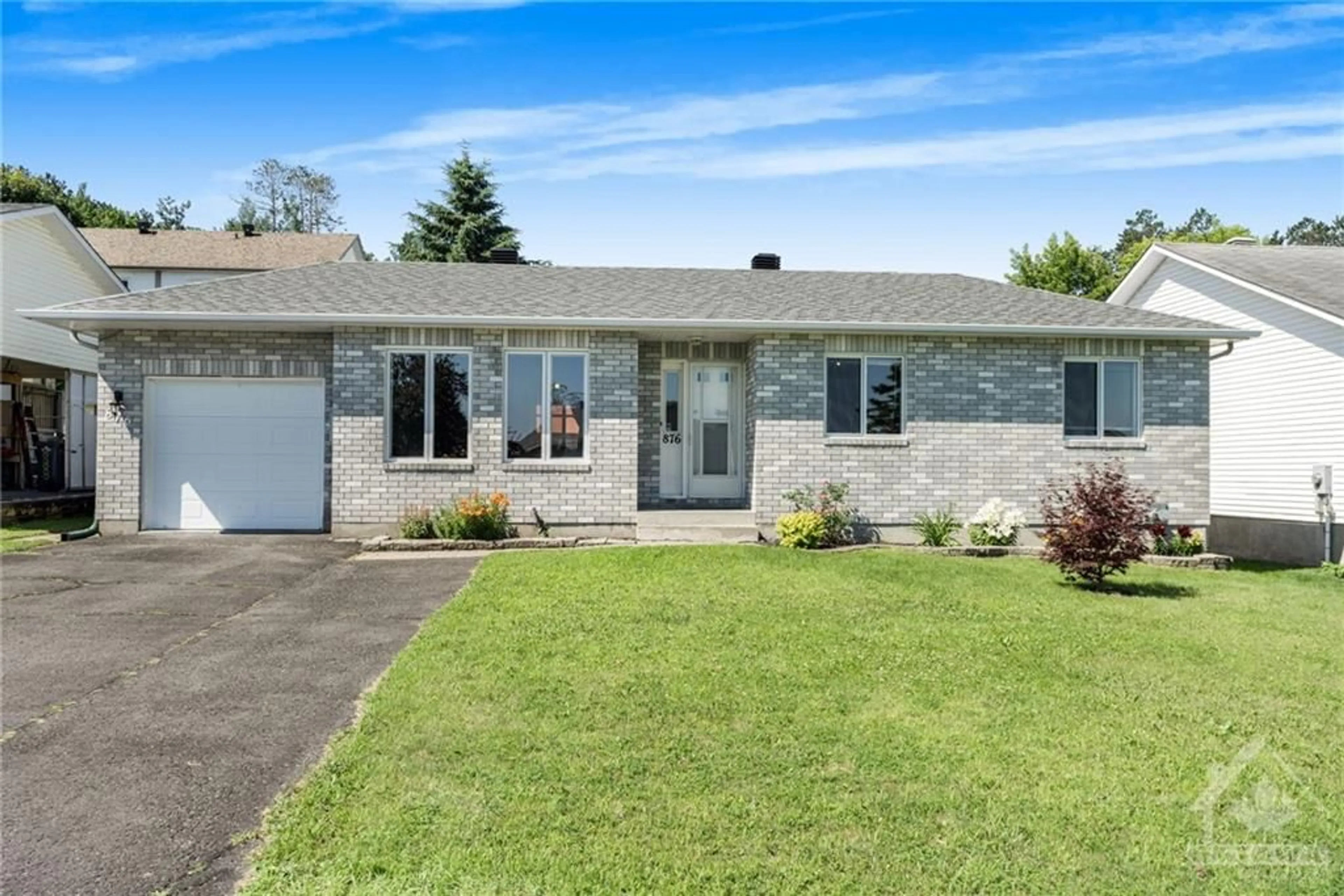 Frontside or backside of a home for 876 LAWRENCE St, Rockland Ontario K4K 1M8