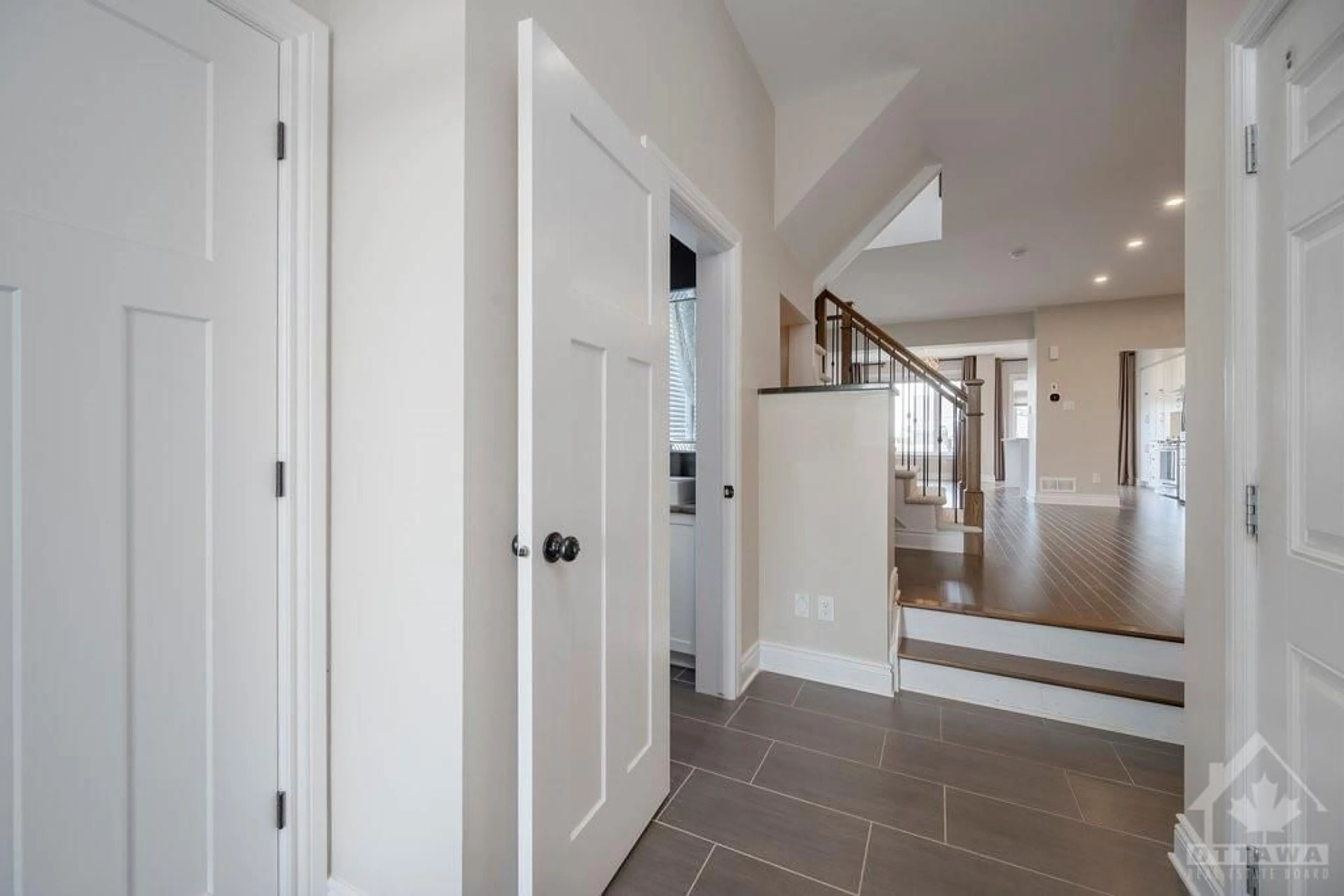 Indoor entryway for 355 LIVERY St, Ottawa Ontario K2V 0B4