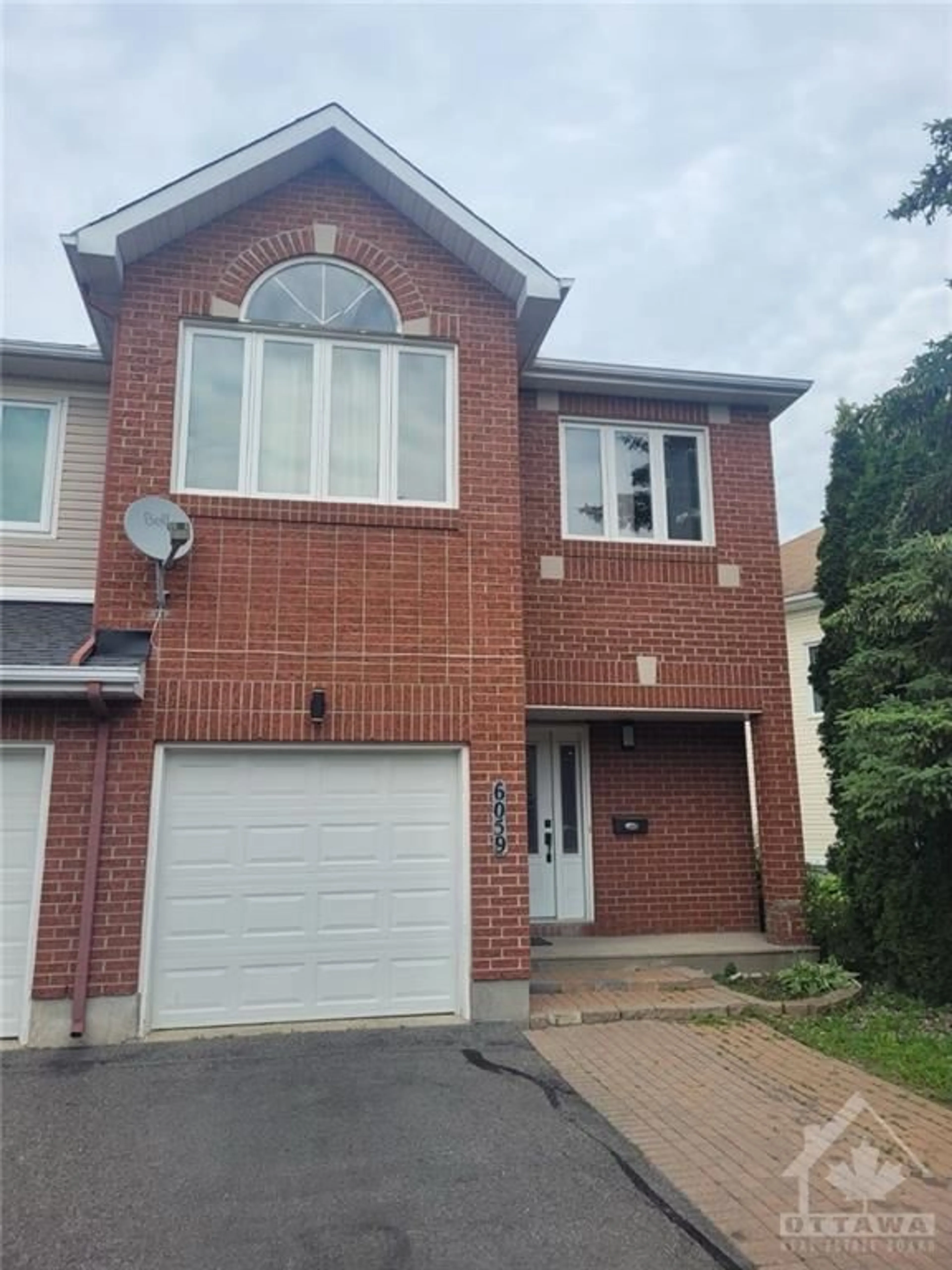 Home with brick exterior material for 6059 PINEGLADE Cres, Ottawa Ontario K1W 1H1