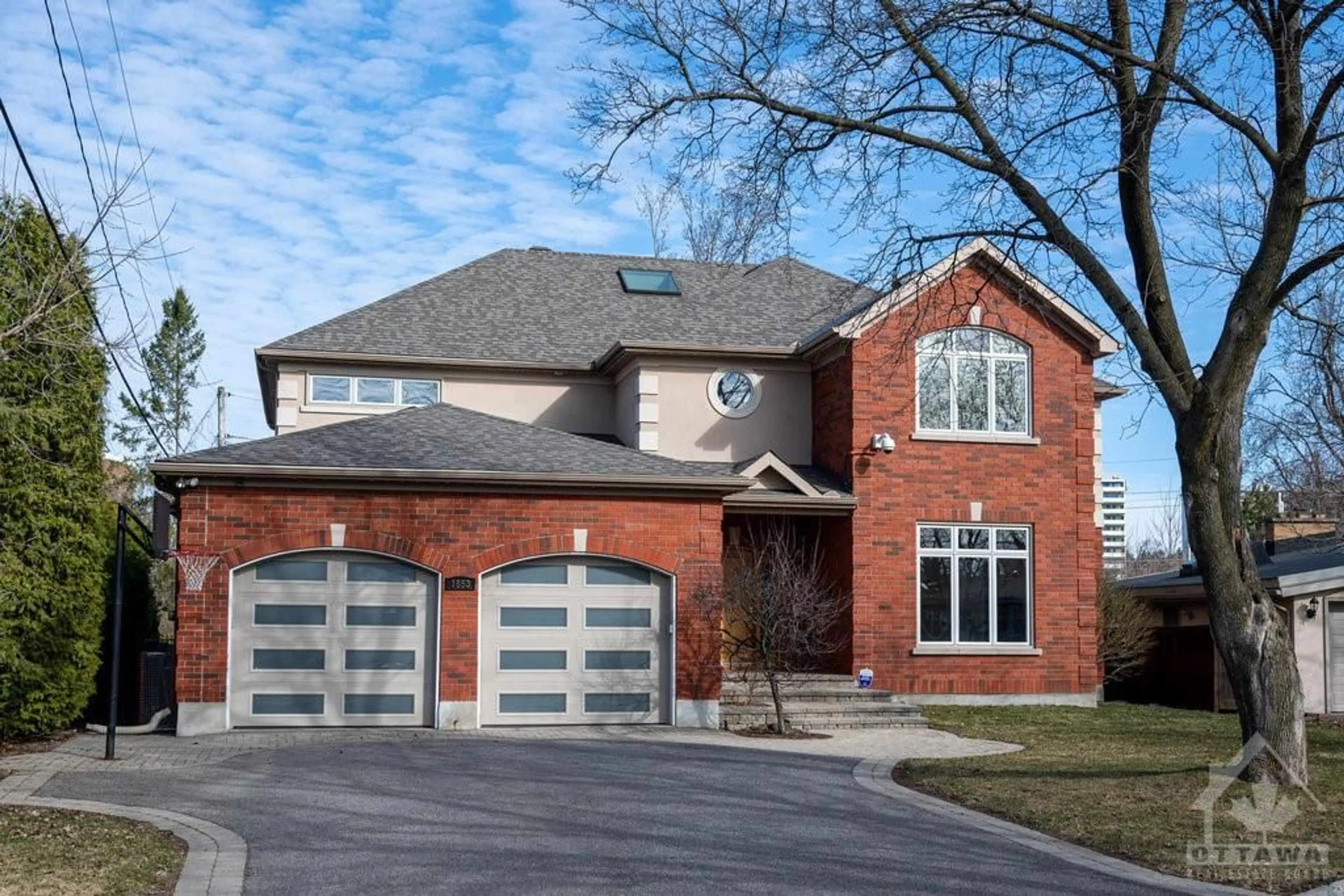 Home with brick exterior material for 1853 RIDEAU GARDEN Dr, Ottawa Ontario K1S 1G5