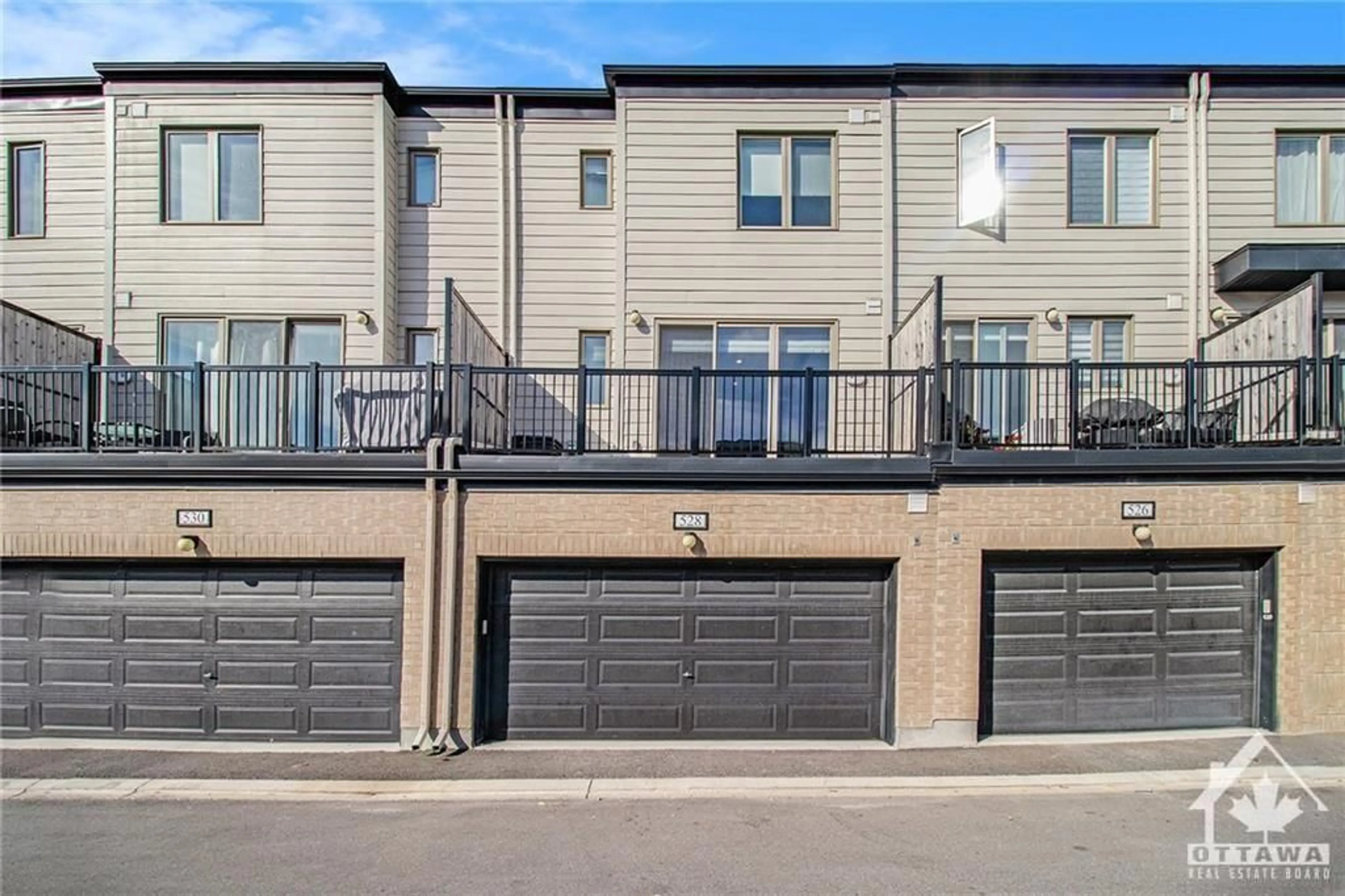 A pic from exterior of the house or condo for 528 OZAWA Pvt, Ottawa Ontario K1K 4Z9