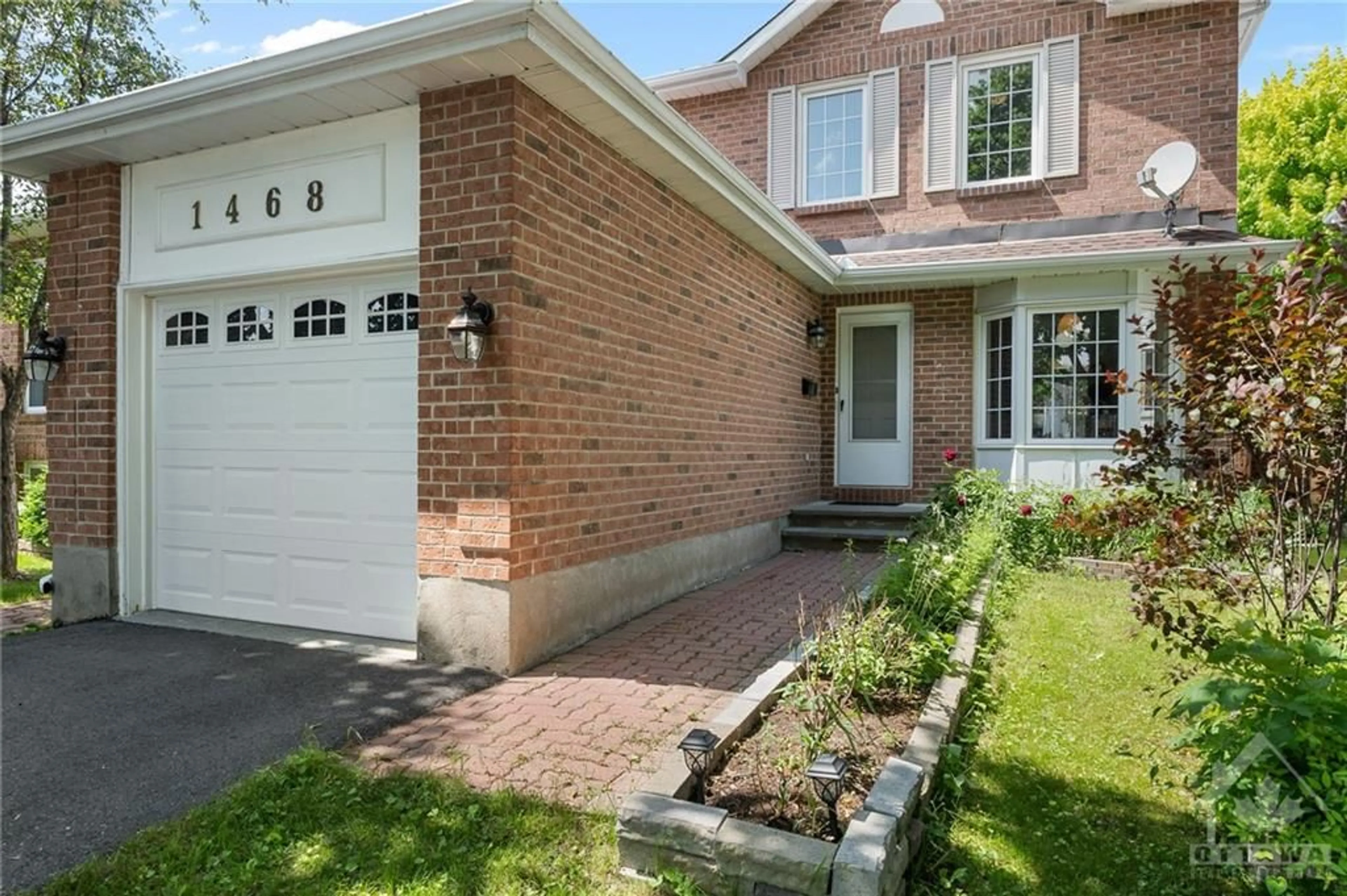 Home with brick exterior material for 1468 SHAWINIGAN St, Ottawa Ontario K4A 2M8