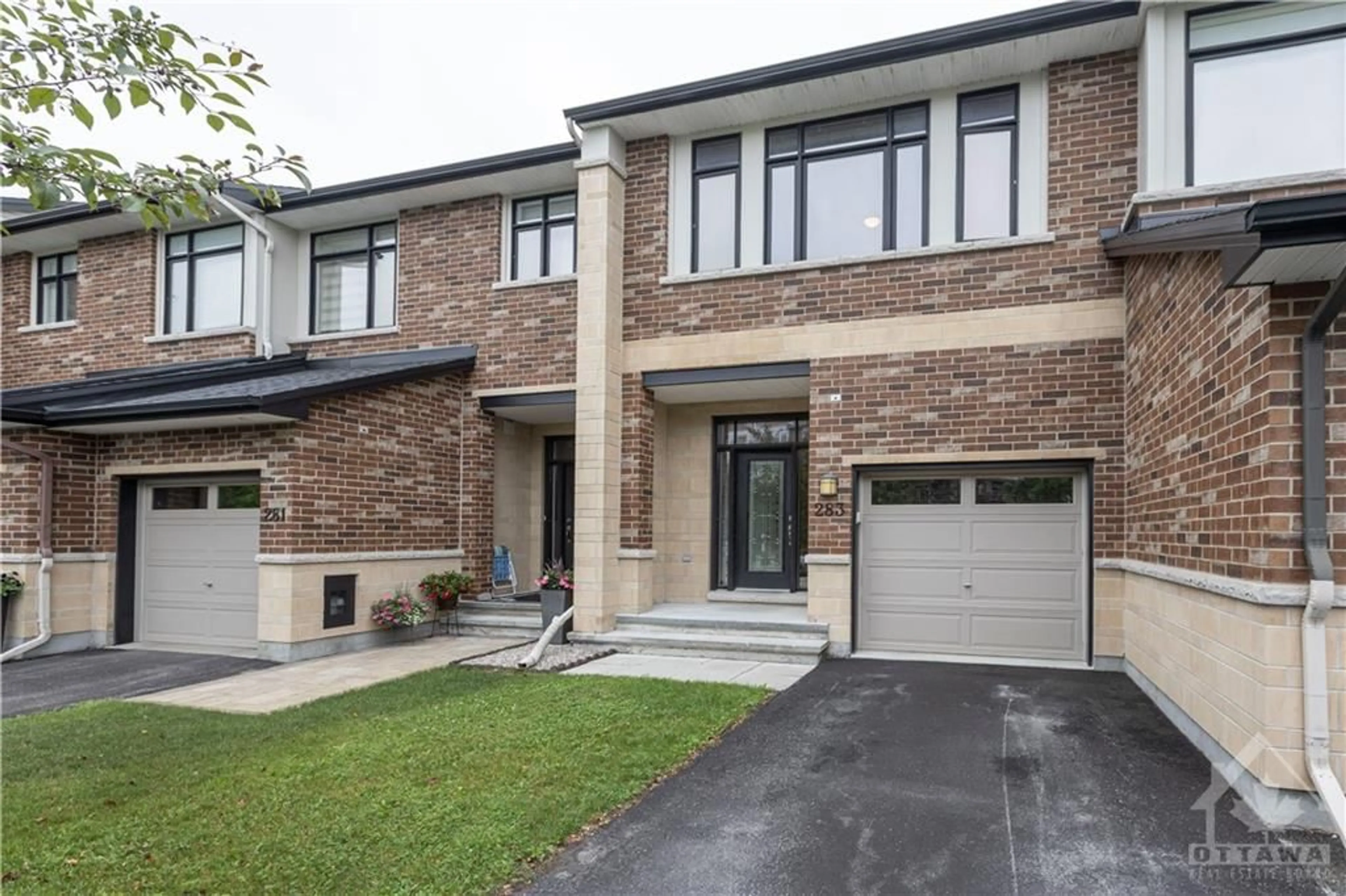 Home with brick exterior material for 283 KINGHAVEN Cres, Ottawa Ontario K2M 0C1