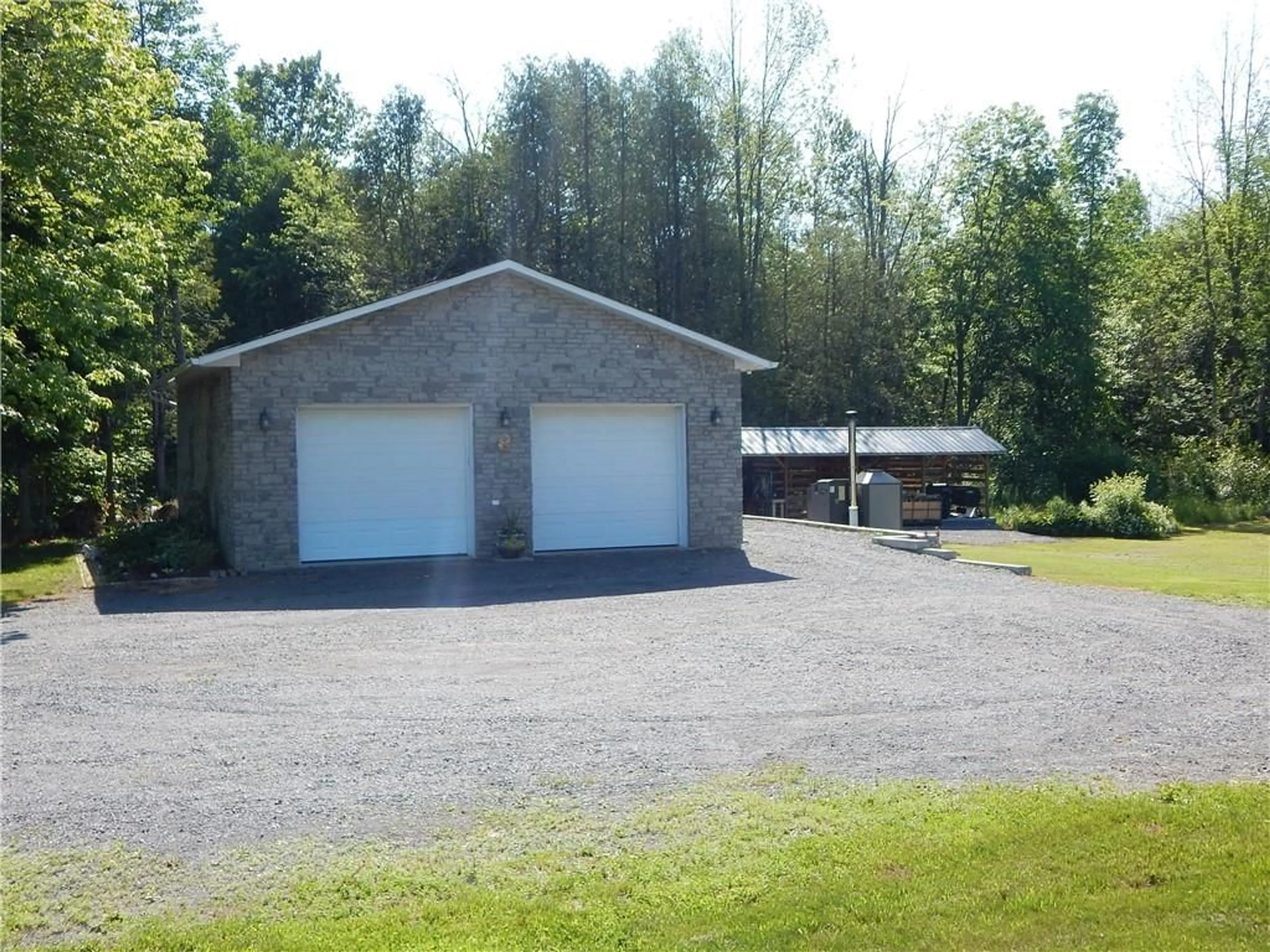 Indoor garage for 18536 KENYON CONCESSION 5 Rd, Maxville Ontario K0C 1T0