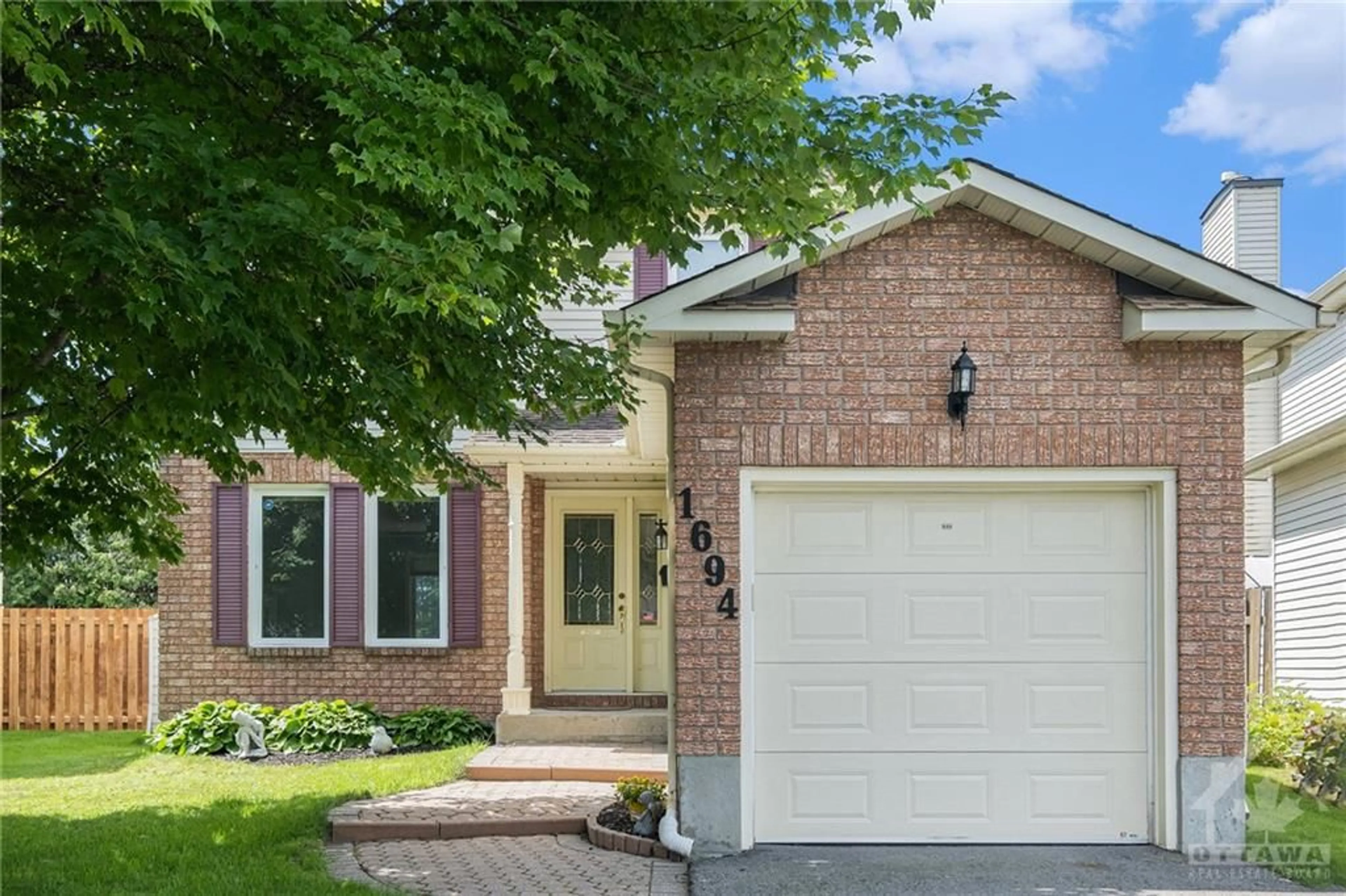 Home with brick exterior material for 1694 BOISBRIAND Cres, Ottawa Ontario K1C 4T9