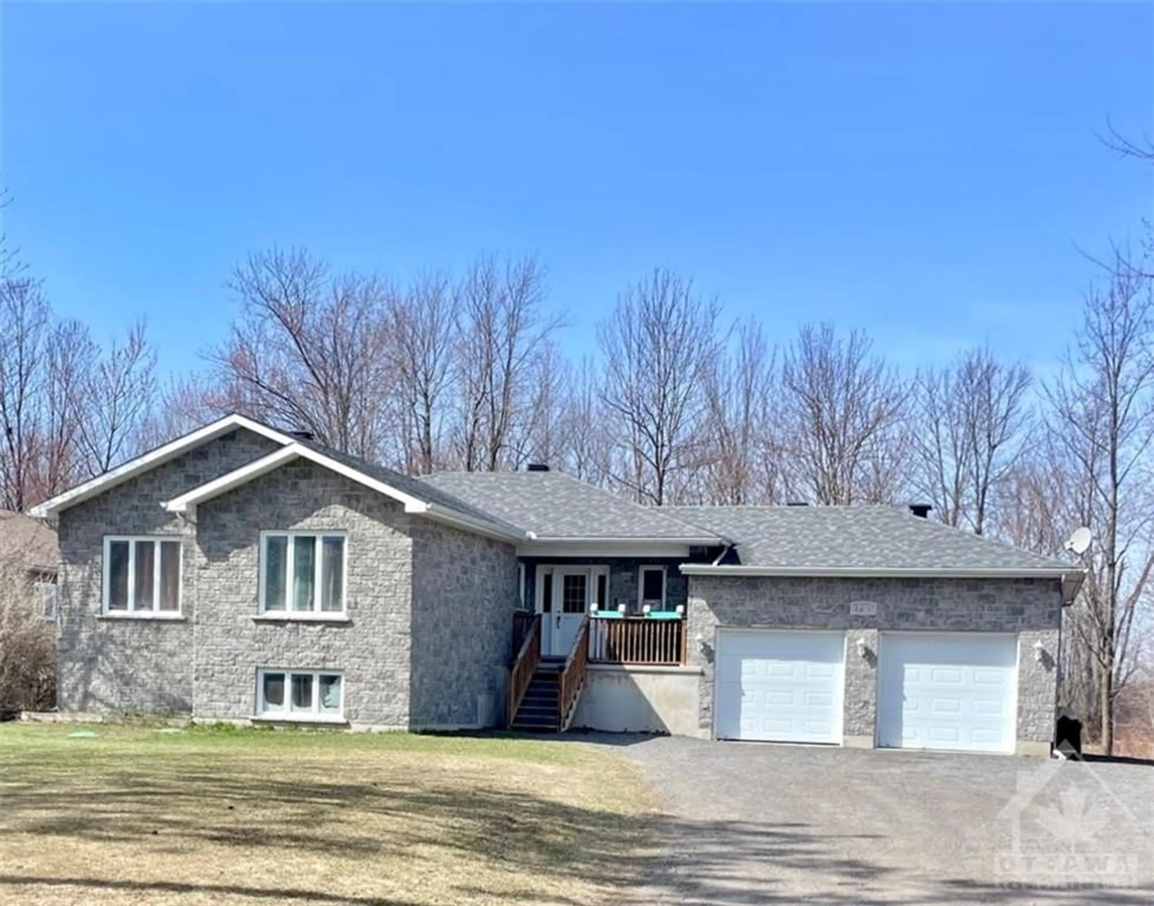 Frontside or backside of a home, the front or back of building for 1795 KING St, Limoges Ontario K0A 2M0