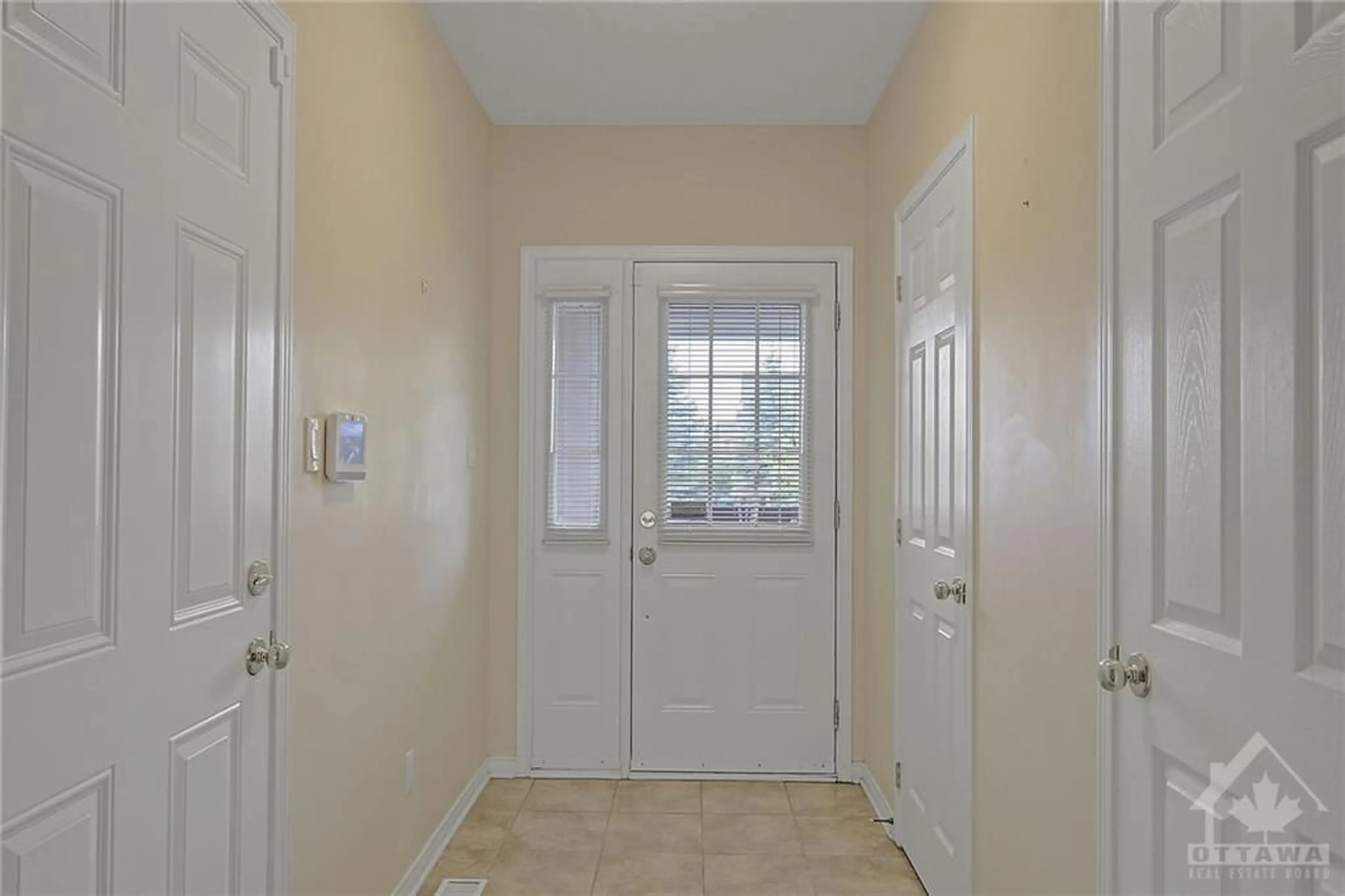 Indoor entryway for 458 TEMPLEFORD Ave, Kanata Ontario K2M 0B8