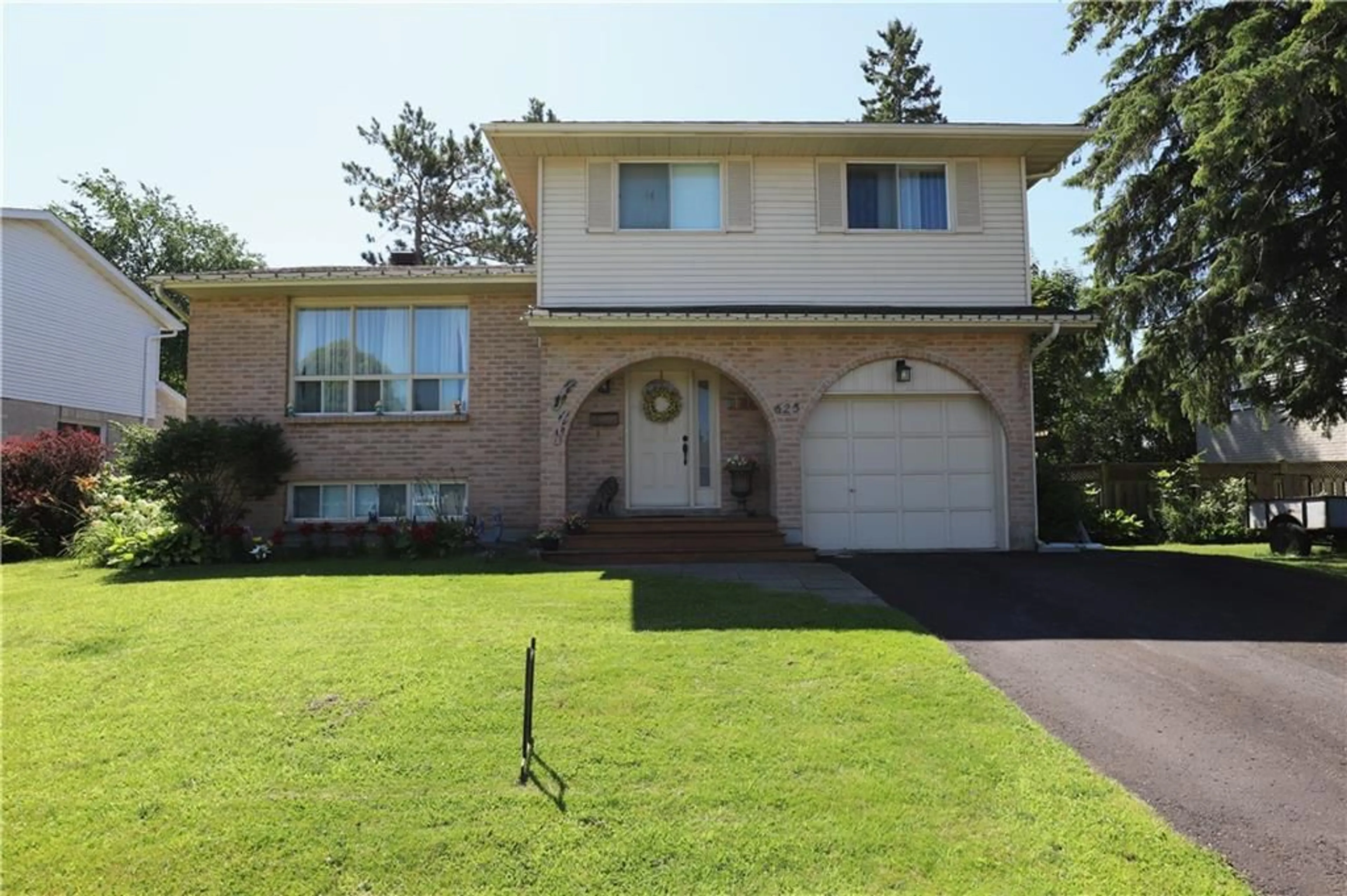 Frontside or backside of a home for 625 LAURIER Blvd, Brockville Ontario K6V 6M3