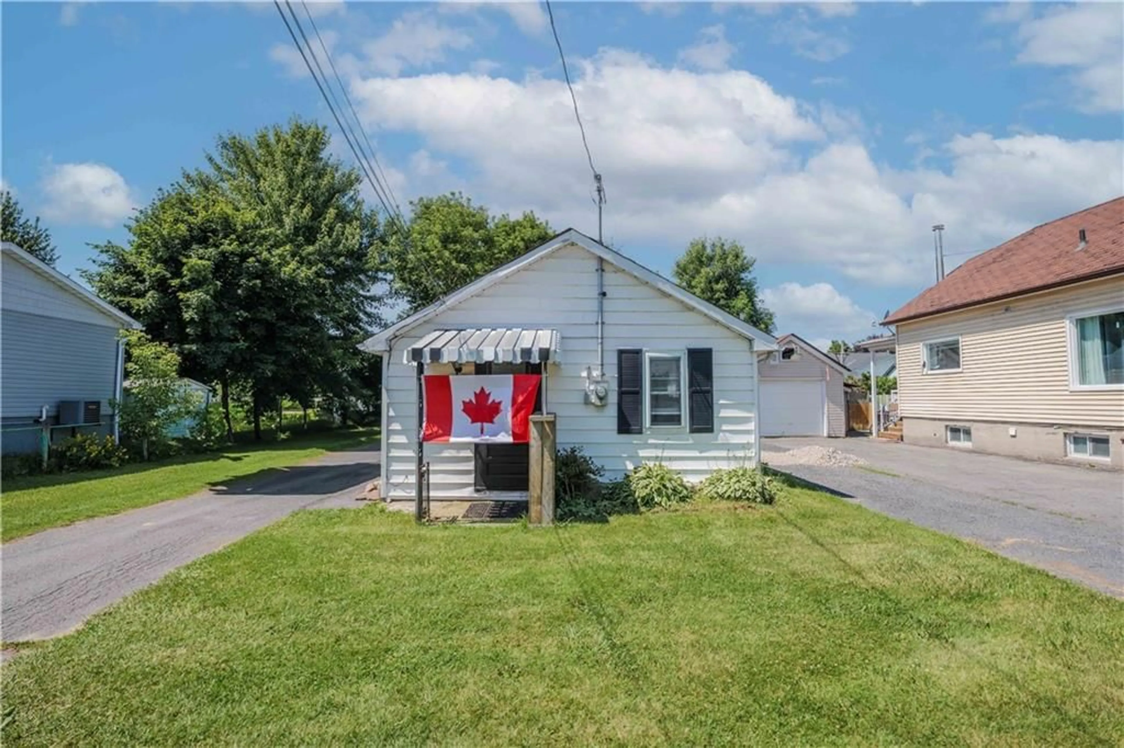 Cottage for 1208 CUMBERLAND St, Cornwall Ontario K6J 4K5