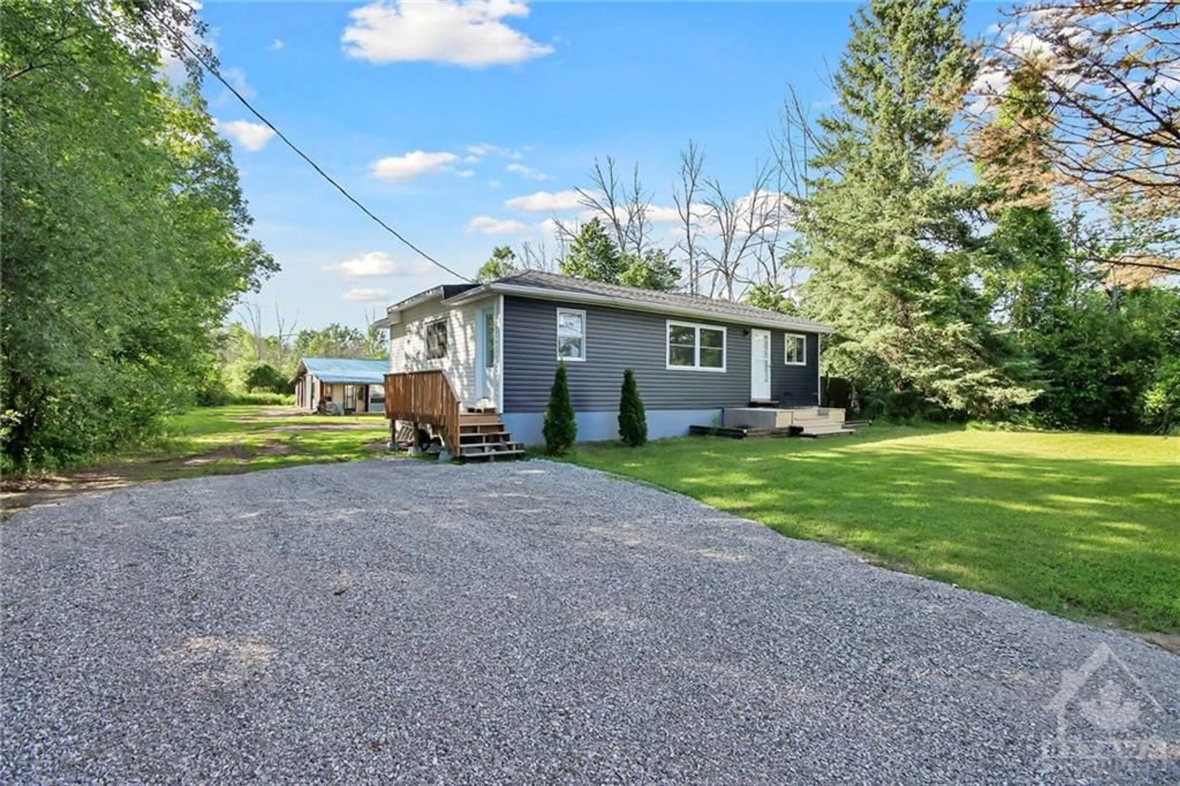 Cottage for 7264 ROGER STEVENS Dr, Smiths Falls Ontario K7A 4S6