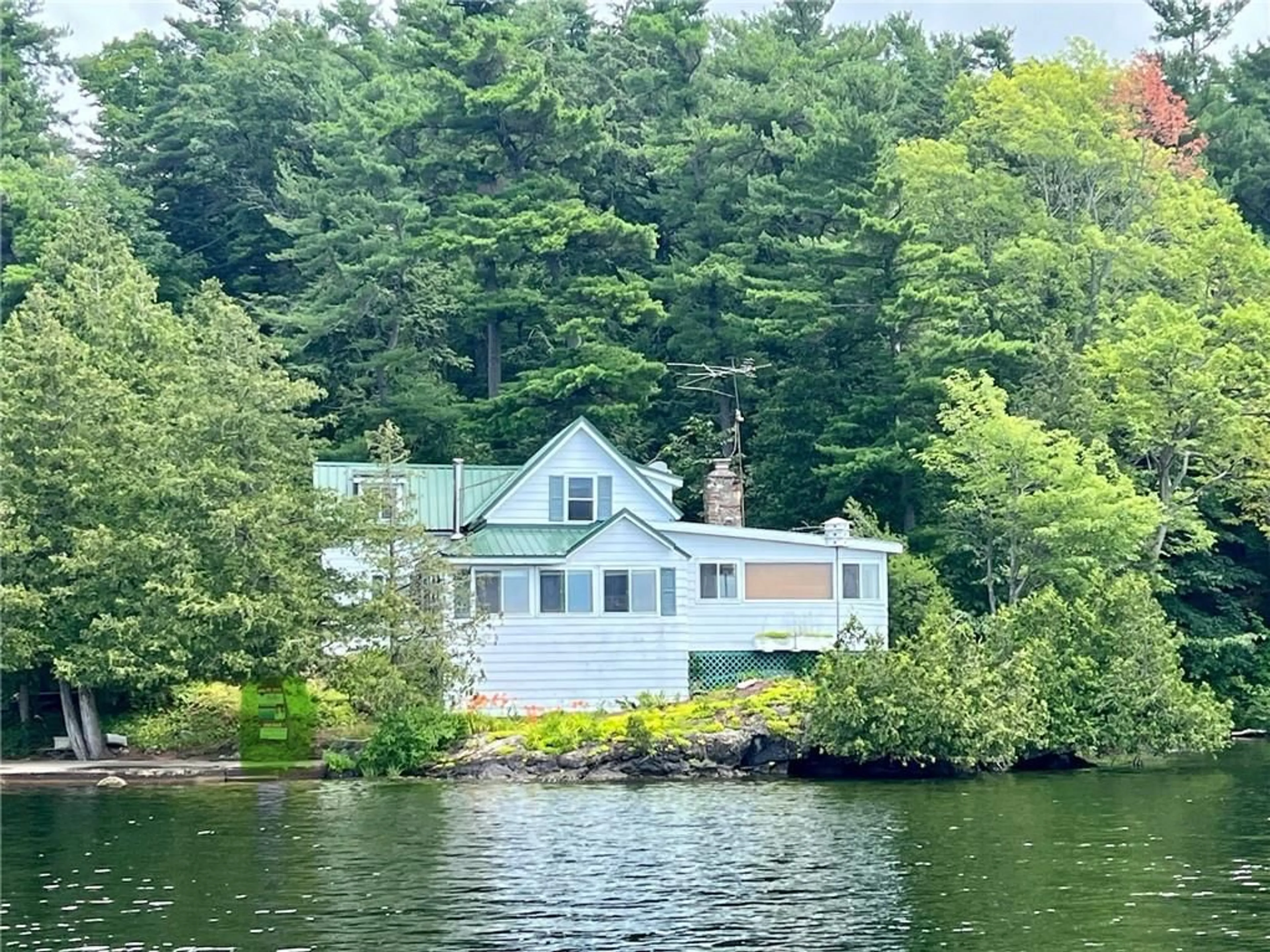 Cottage for 20 HEN Island, Athens Ontario K0E 1B0
