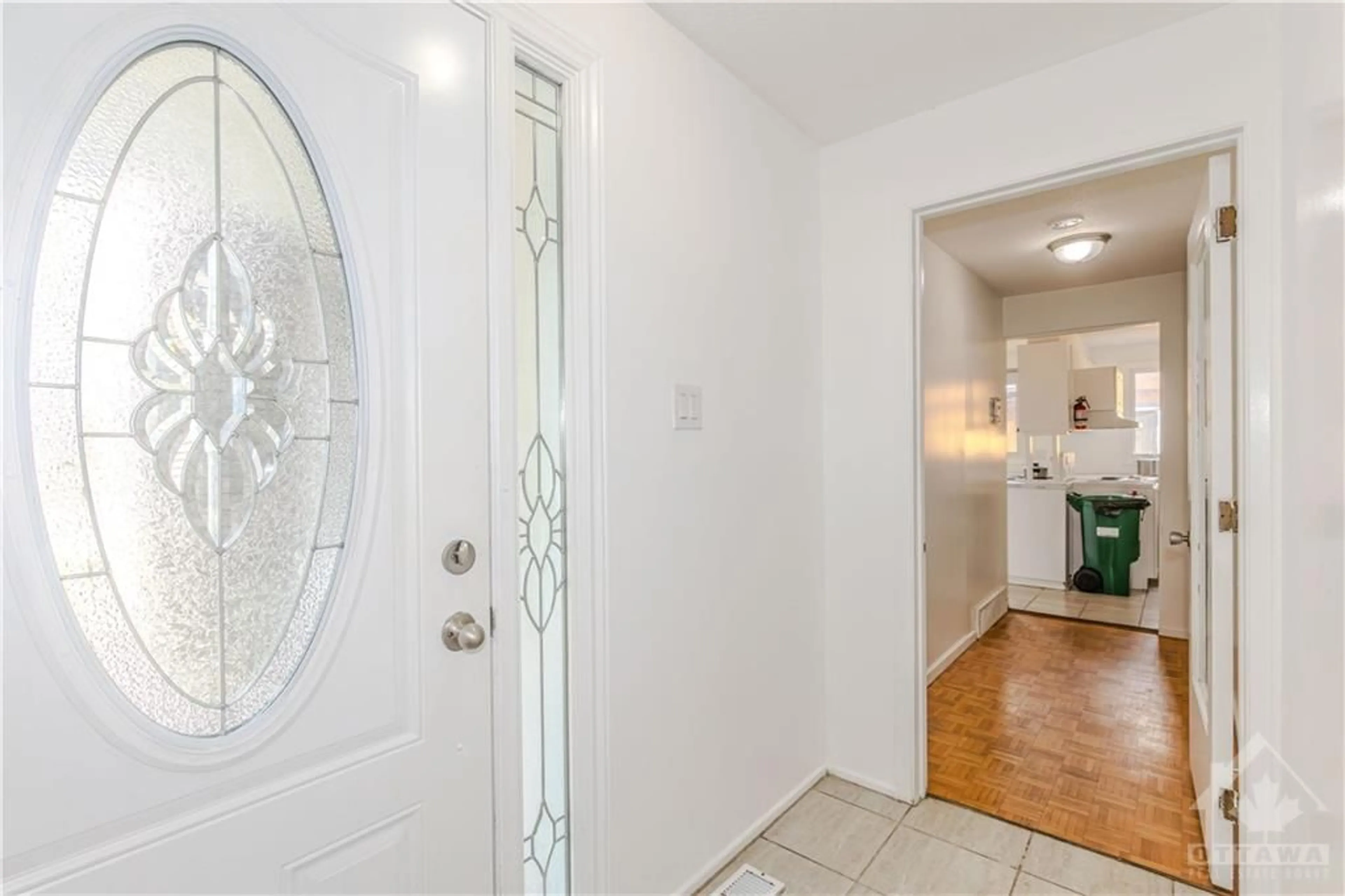 Indoor entryway for 166 WITHROW Ave, Ottawa Ontario K2G 3N8