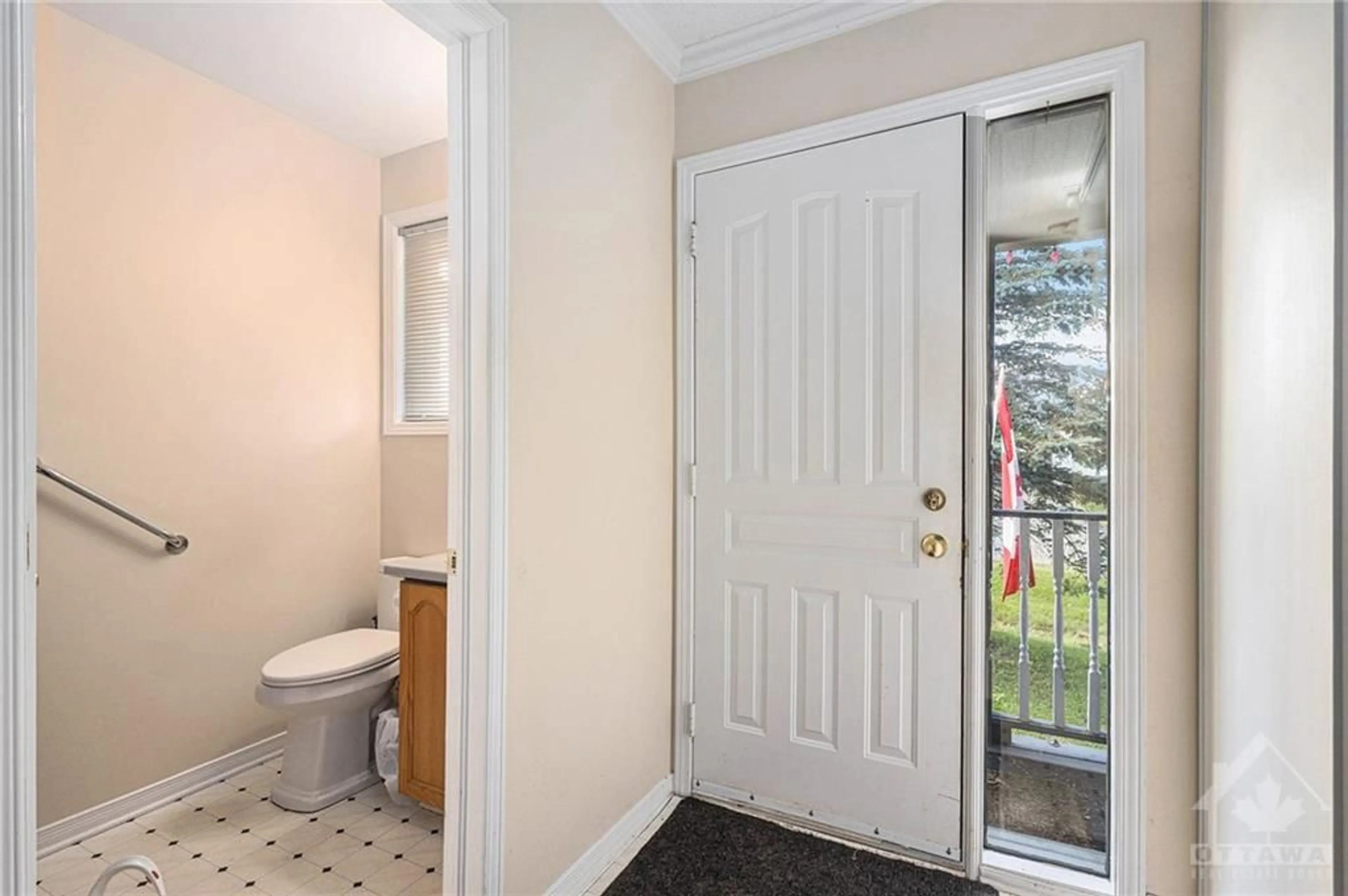 Indoor entryway for 115 CRICKET Cres, Ottawa Ontario K0A 1T0