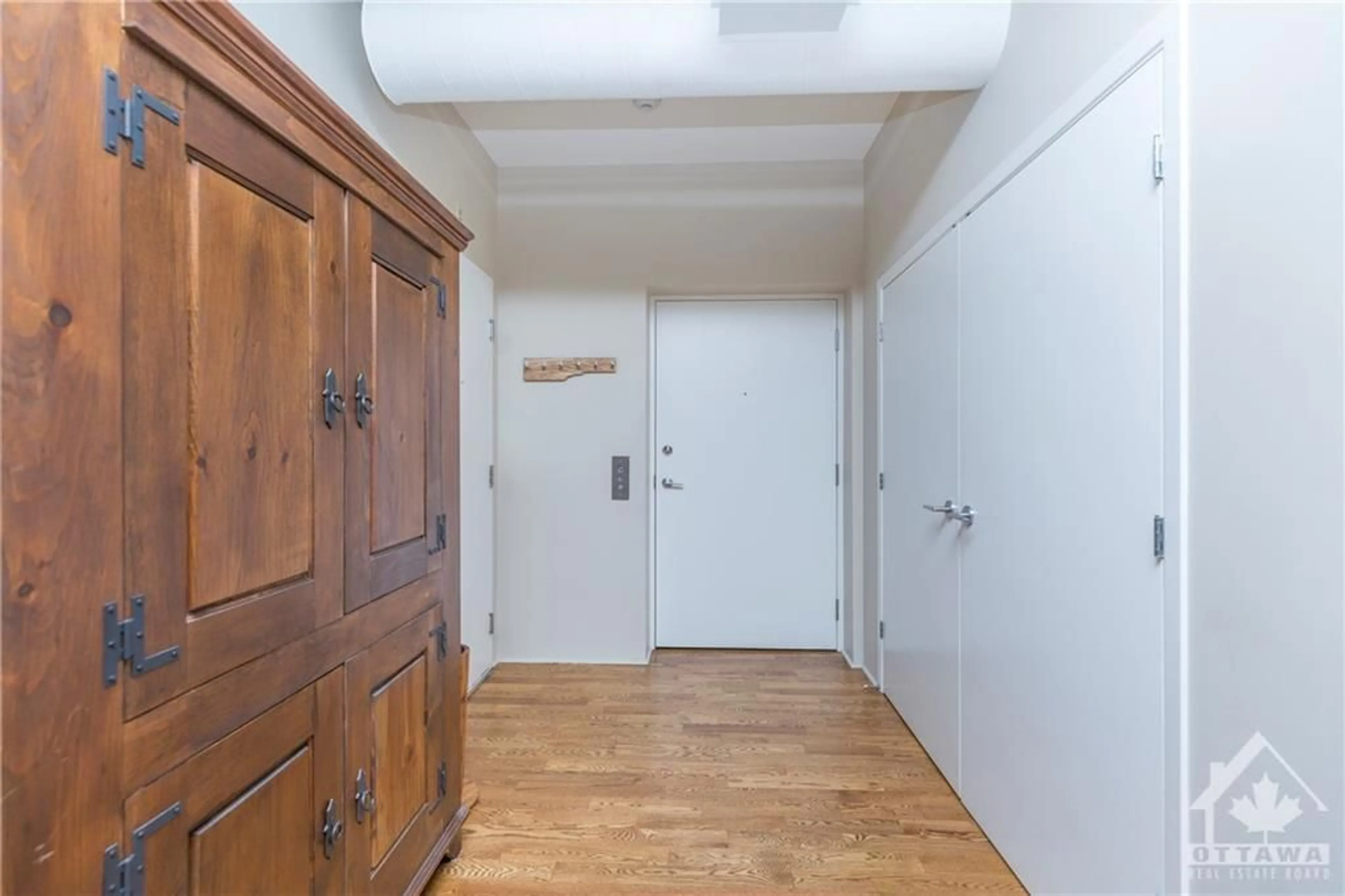 Indoor entryway for 144 CLARENCE St #3B, Ottawa Ontario K1N 5P8