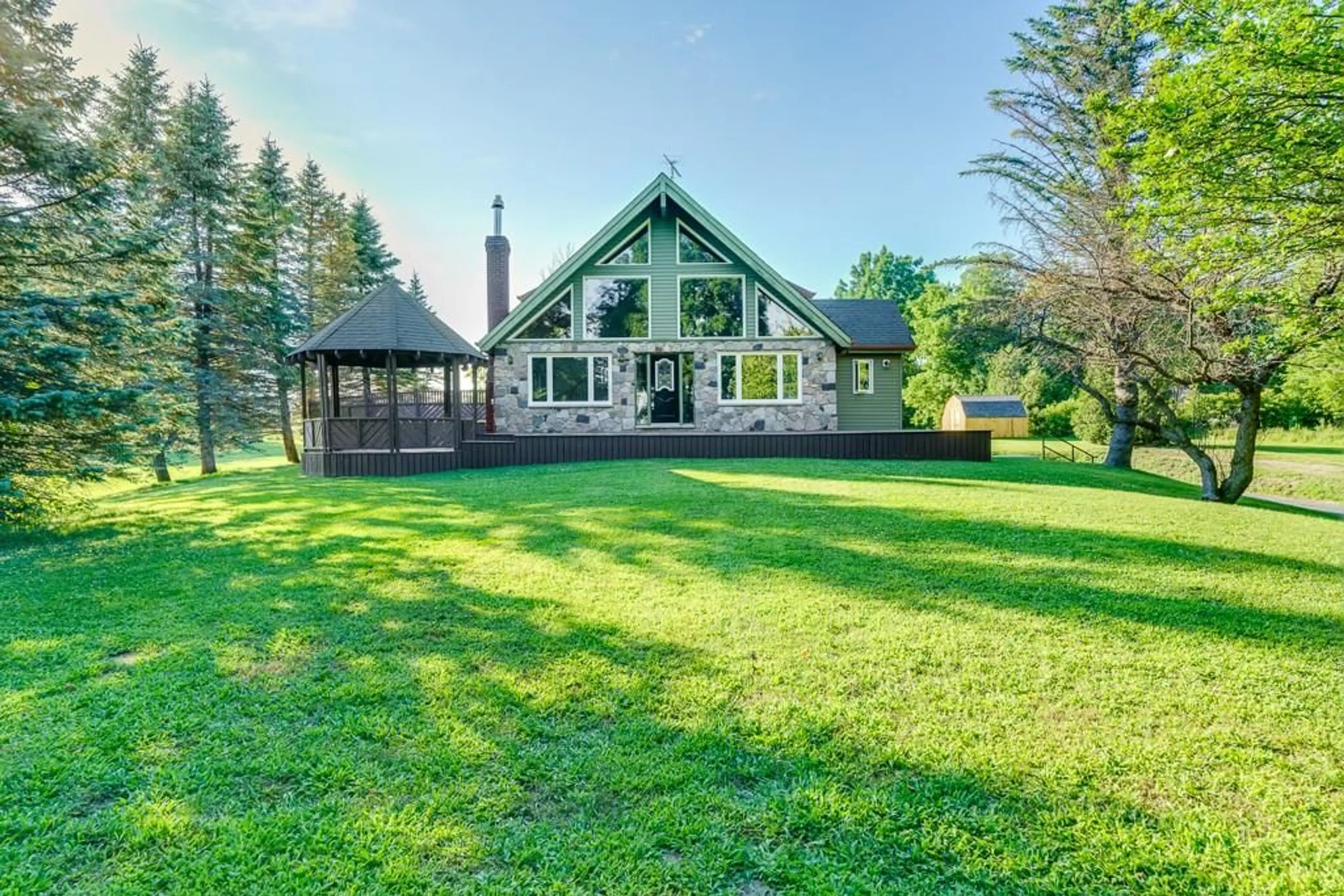 Cottage for 16855 COUNTY RD 18 Rd, St Andrews West Ontario K0C 2A0