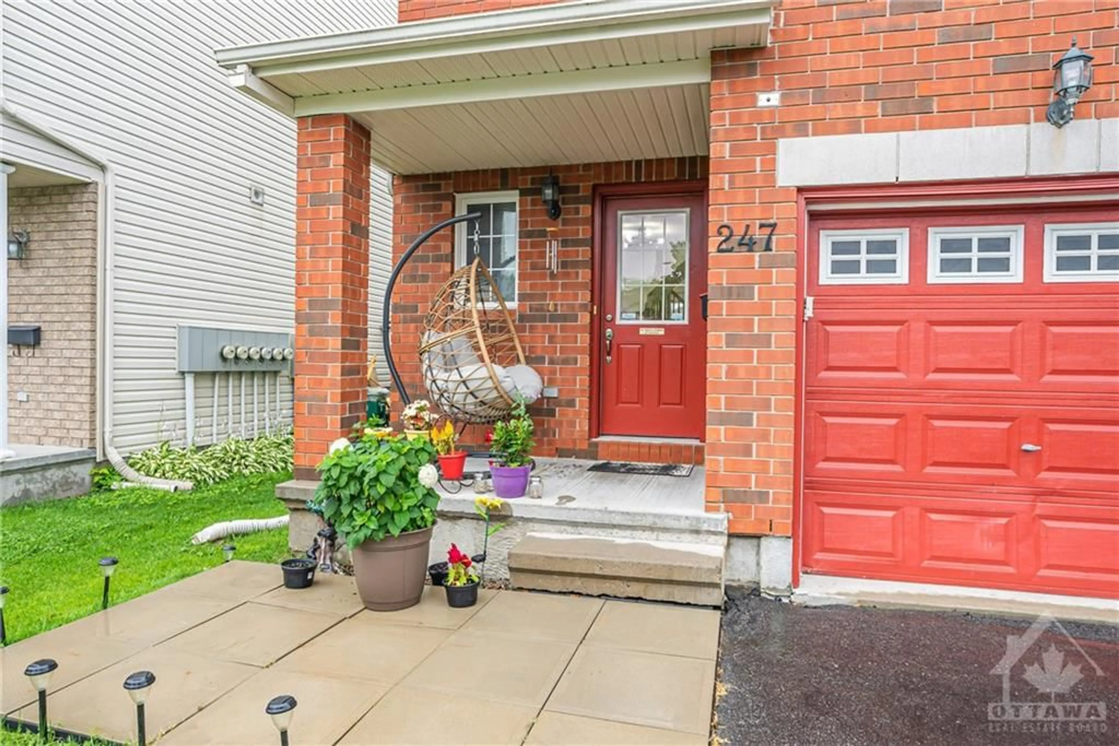 Indoor entryway for 247 OPUS St, Ottawa Ontario K2S 0J1