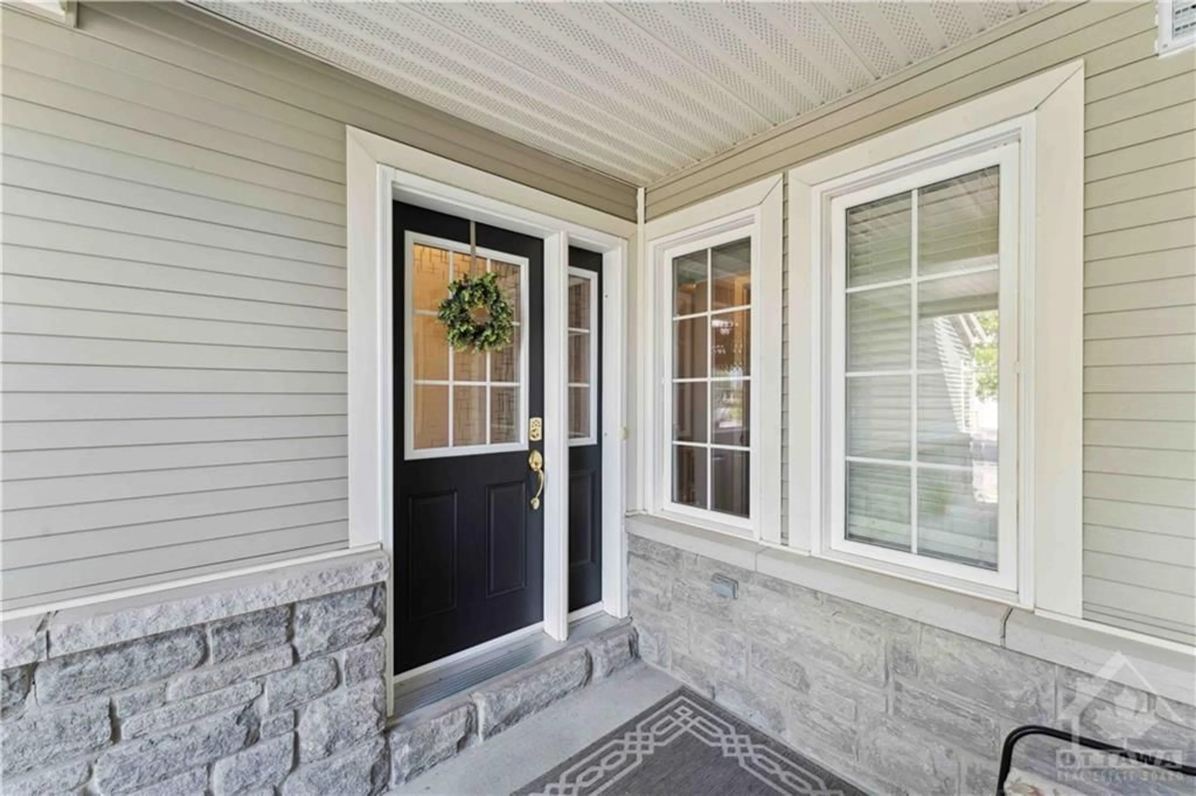 Indoor entryway for 548 ASHBOURNE Cres, Ottawa Ontario K2J 0P6