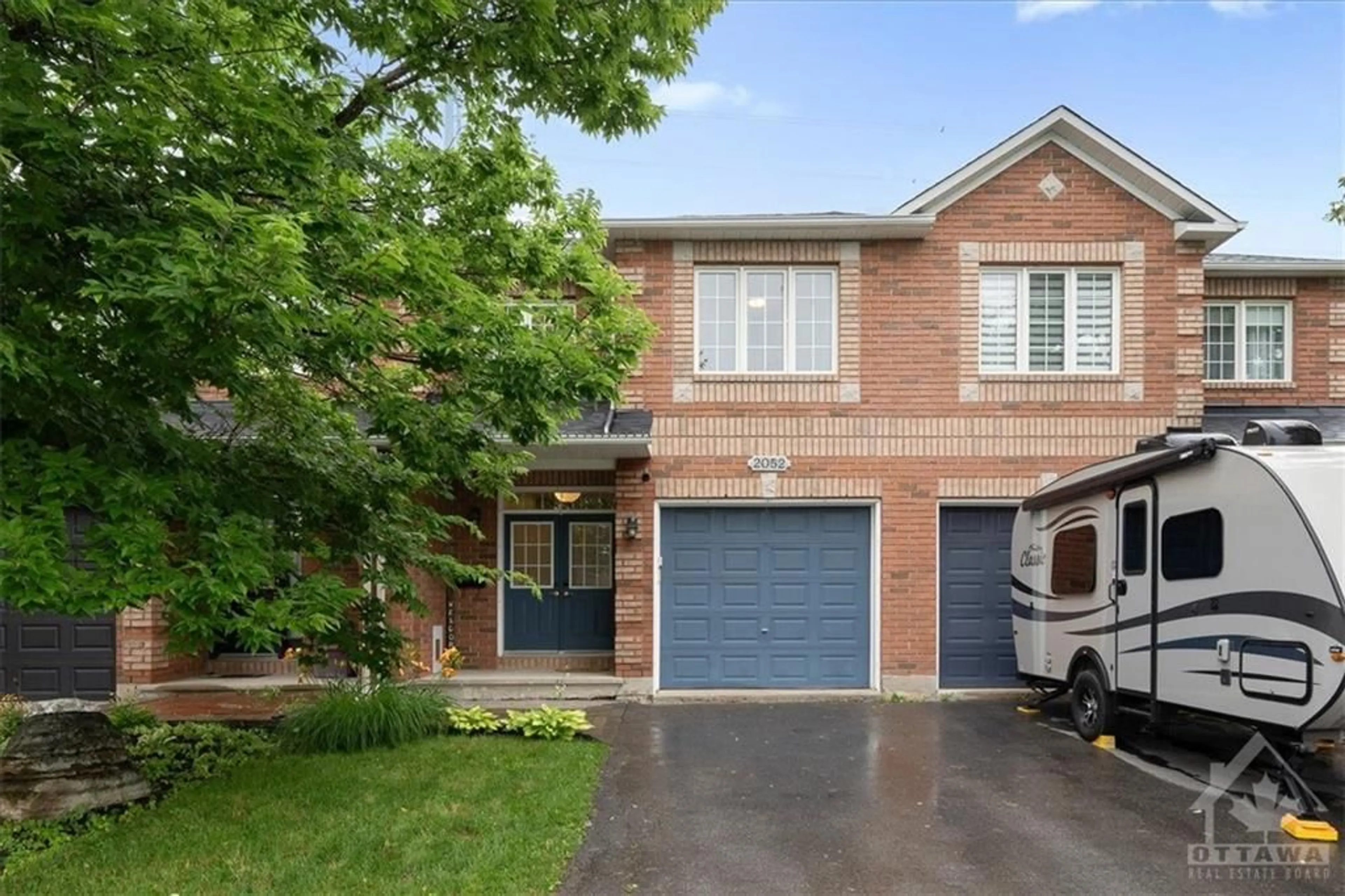 Home with brick exterior material for 2052 WINSOME Terr, Orleans Ontario K4A 4Y5