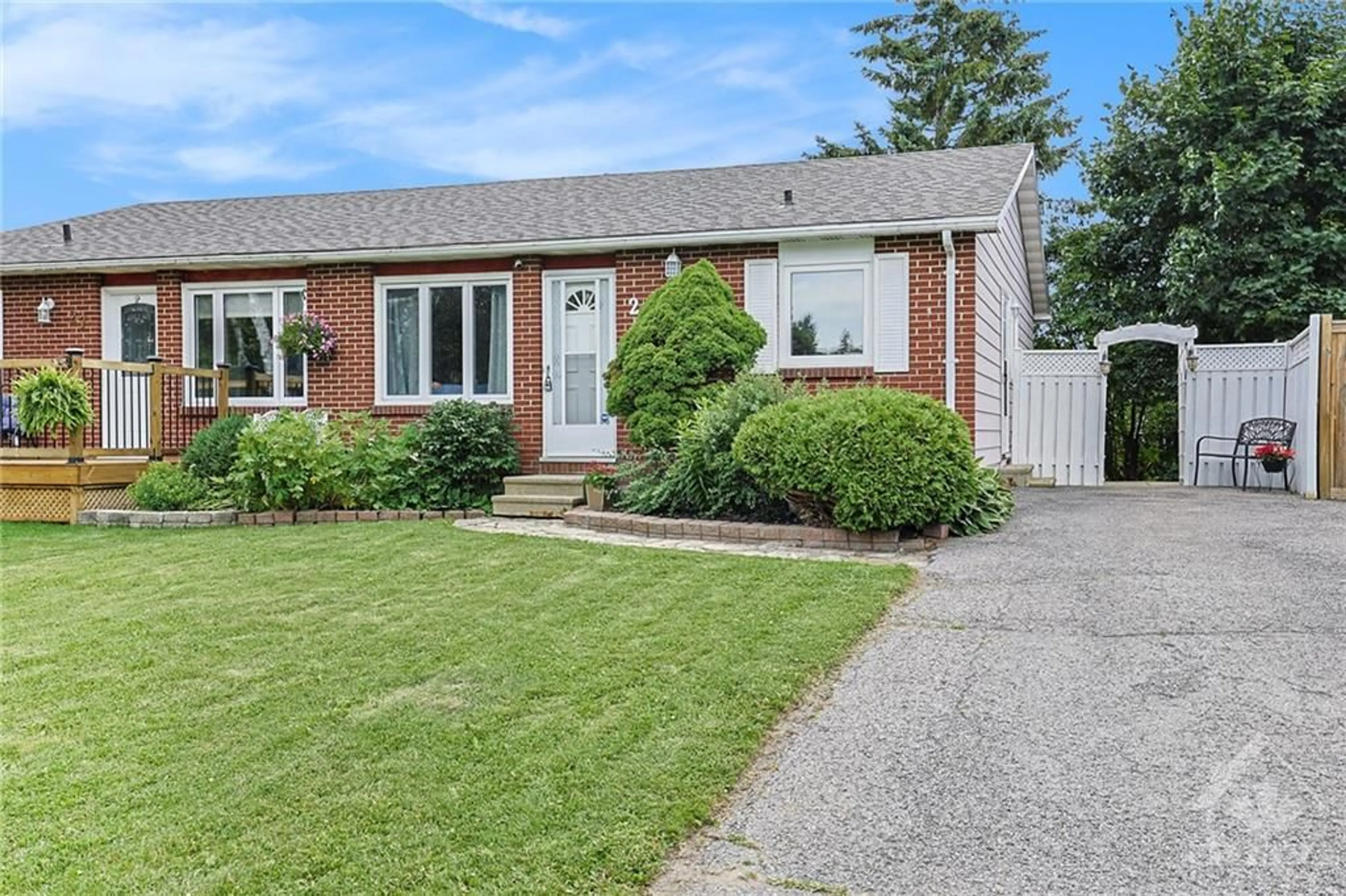 Frontside or backside of a home for 25 GLAMORGAN Dr, Kanata Ontario K2L 1R1