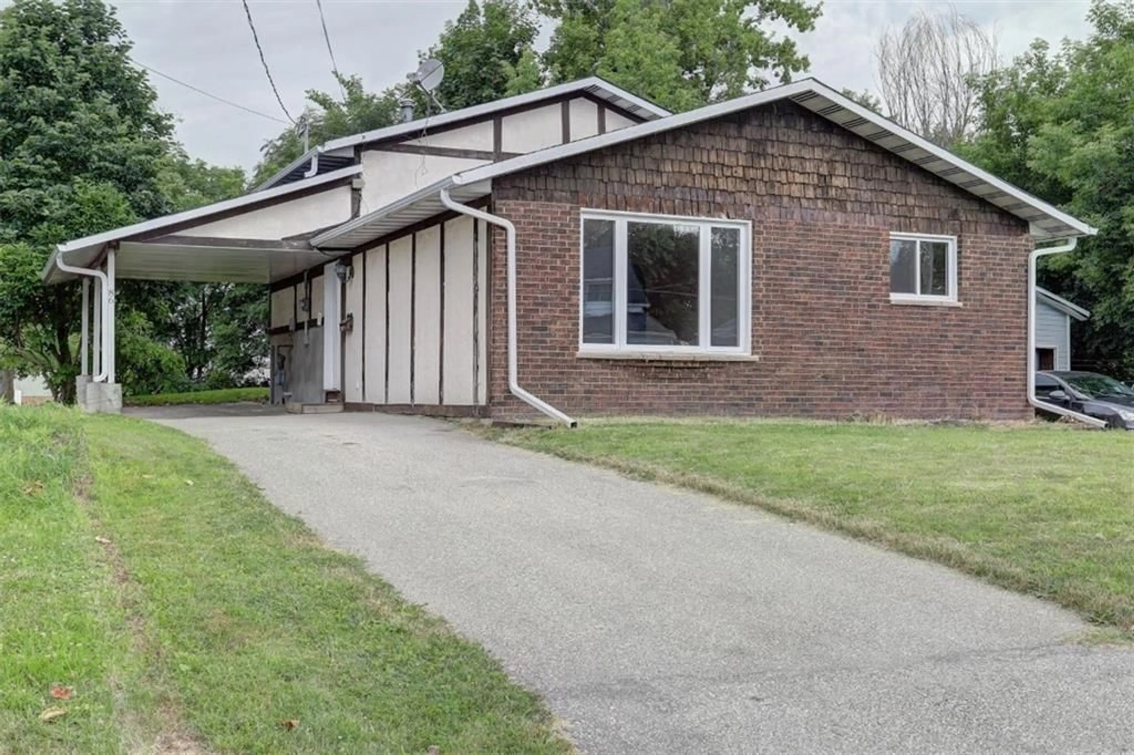 Frontside or backside of a home for 86 SCHOFIELD Ave, Brockville Ontario K6V 4M5