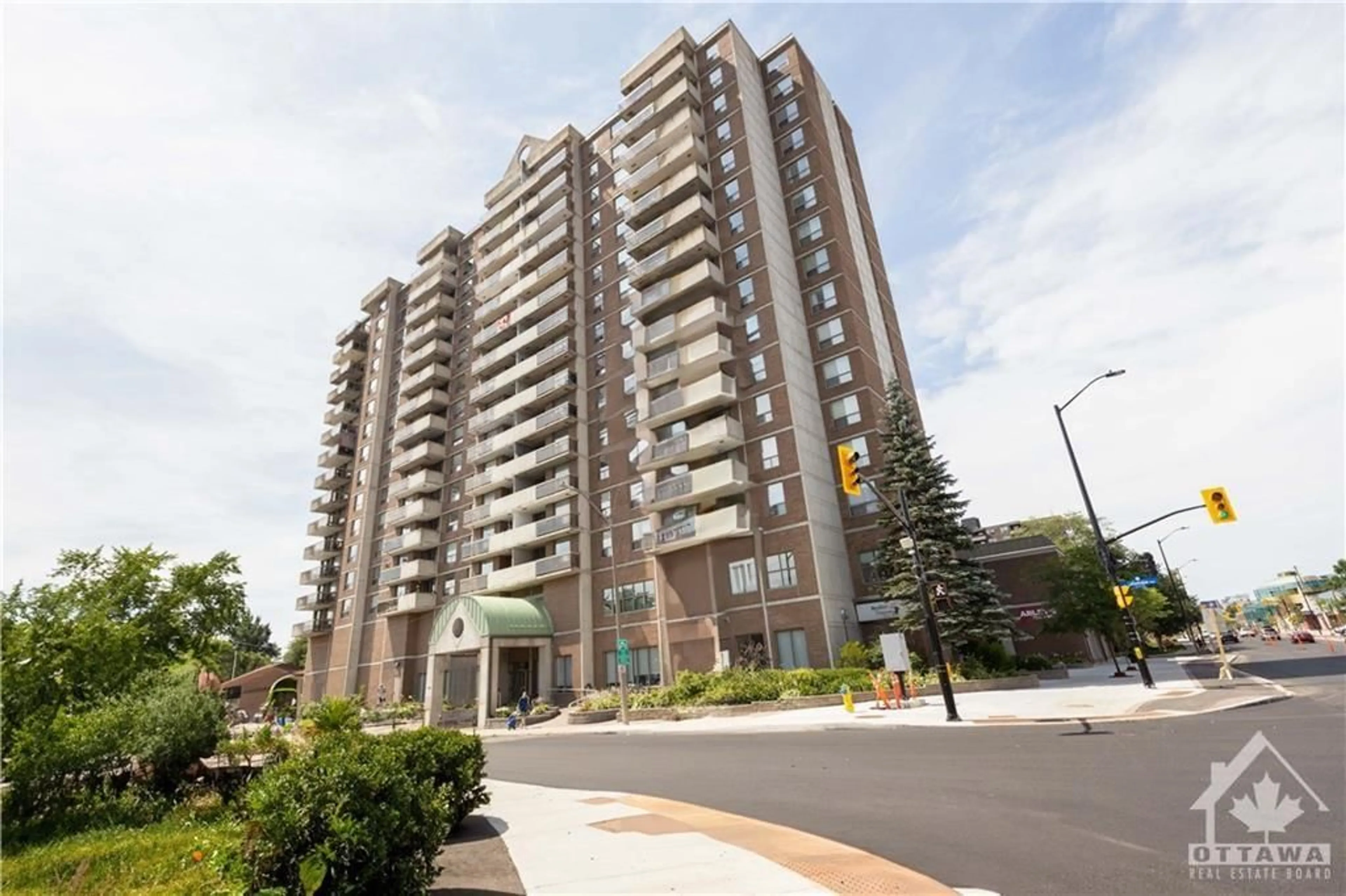A pic from exterior of the house or condo for 200 LAFONTAINE Ave #1003, Ottawa Ontario K1L 8K8