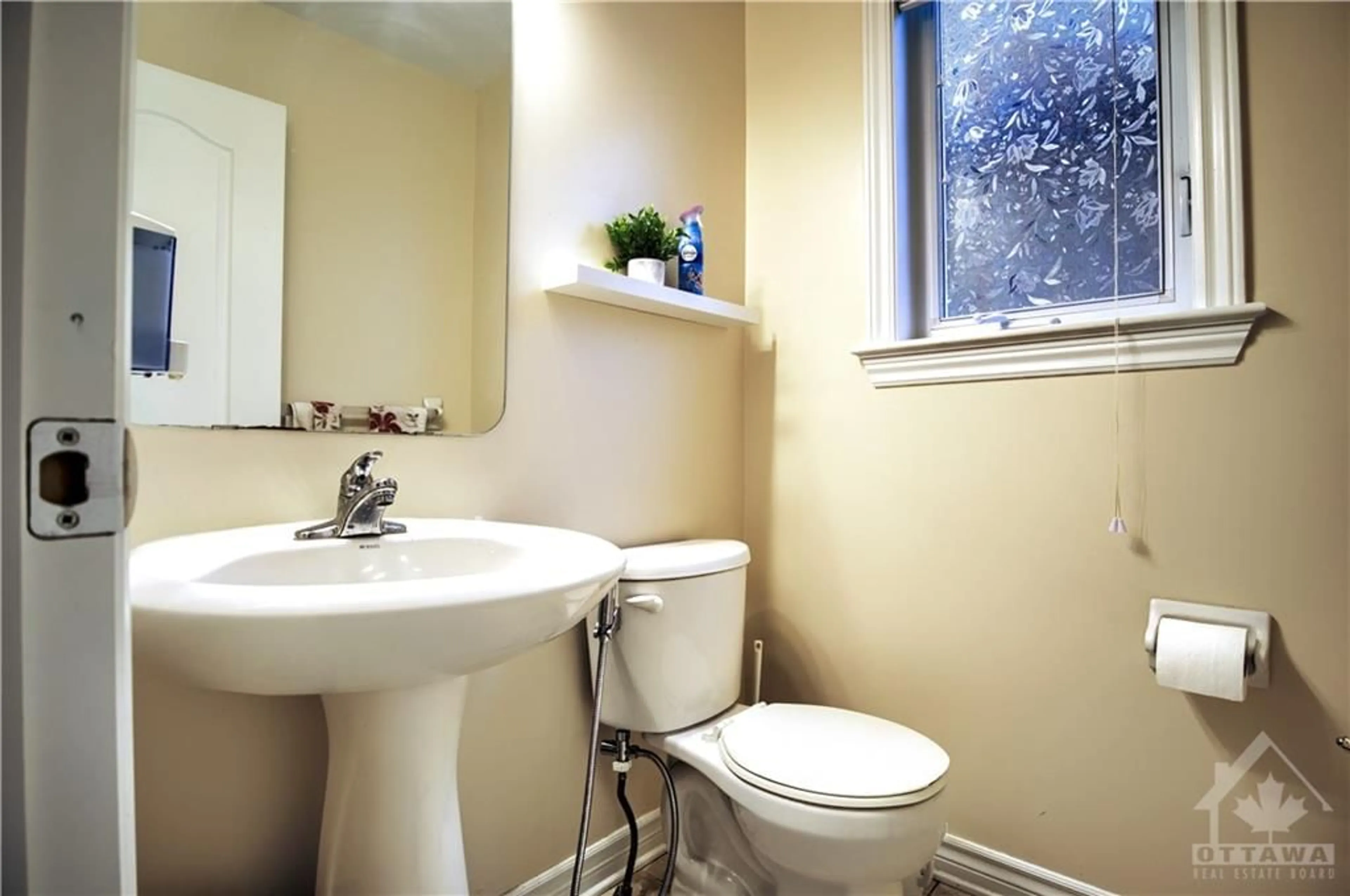 Standard bathroom for 914 WHITEFORD Way, Ottawa Ontario K2M 0C9