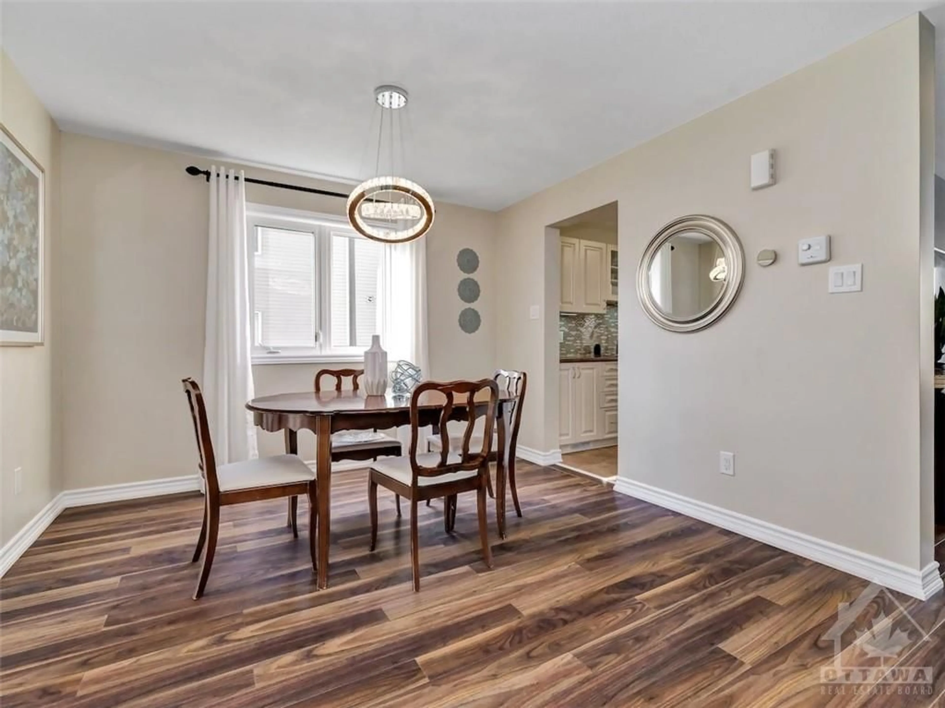 Dining room for 527 LANGELIER Ave, Orleans Ontario K4B 1H9