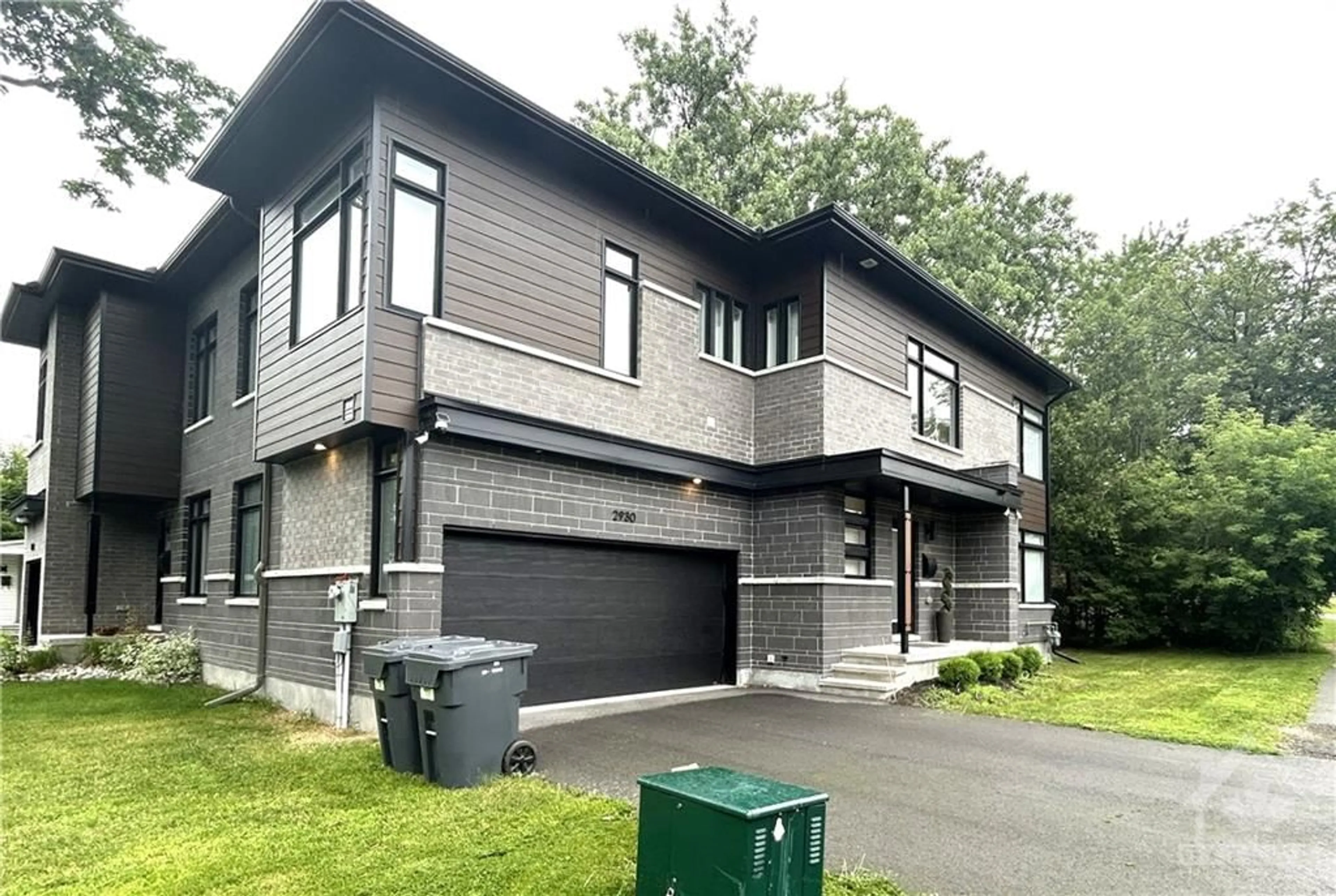 Frontside or backside of a home for 2930 AHEARN Ave, Ottawa Ontario K2B 6Z9