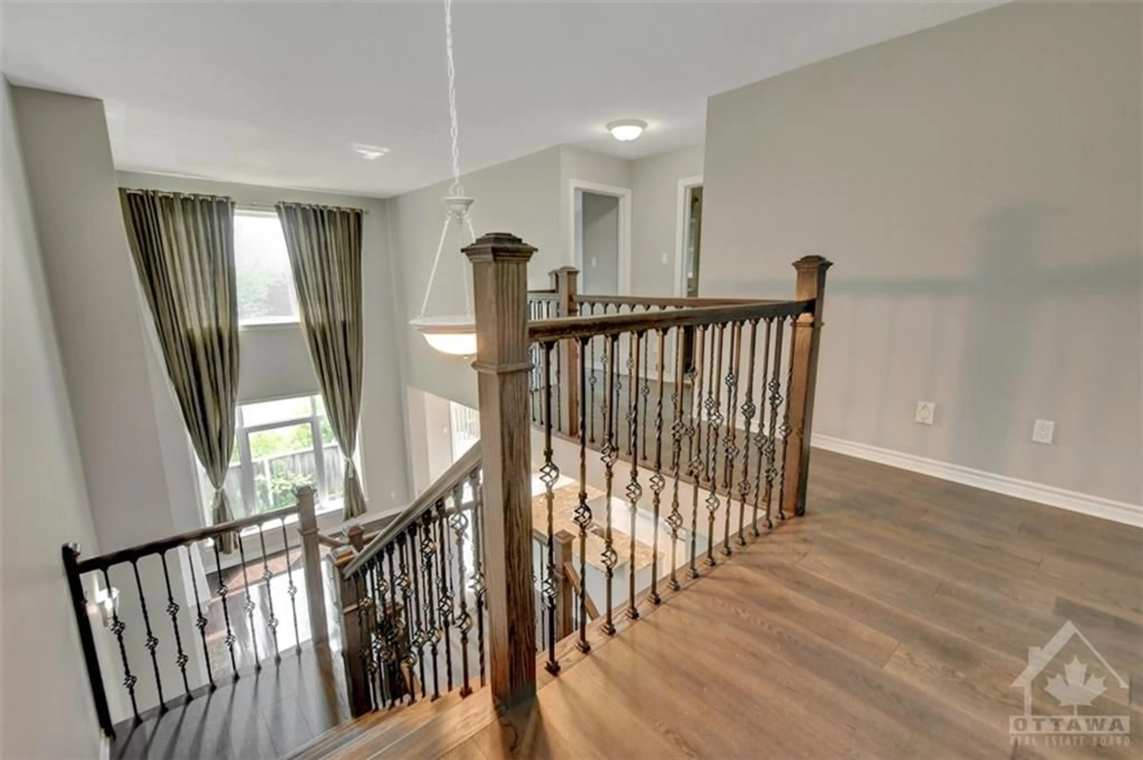 Stairs for 260 FLODDEN Way, Ottawa Ontario K2G 7E1