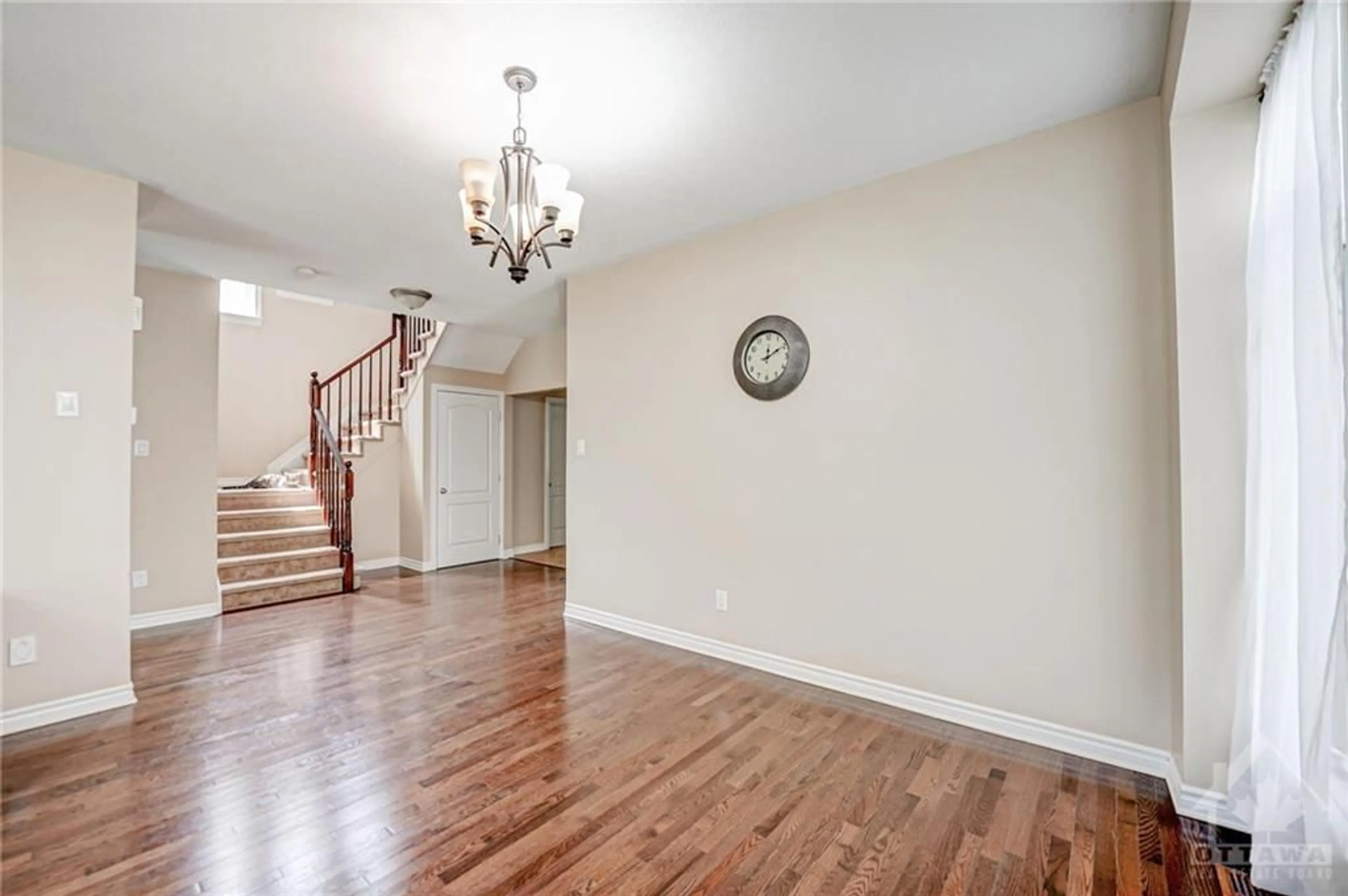 Indoor entryway, wood floors for 536 GOLDEN SEDGE Way, Ottawa Ontario K1T 0G5