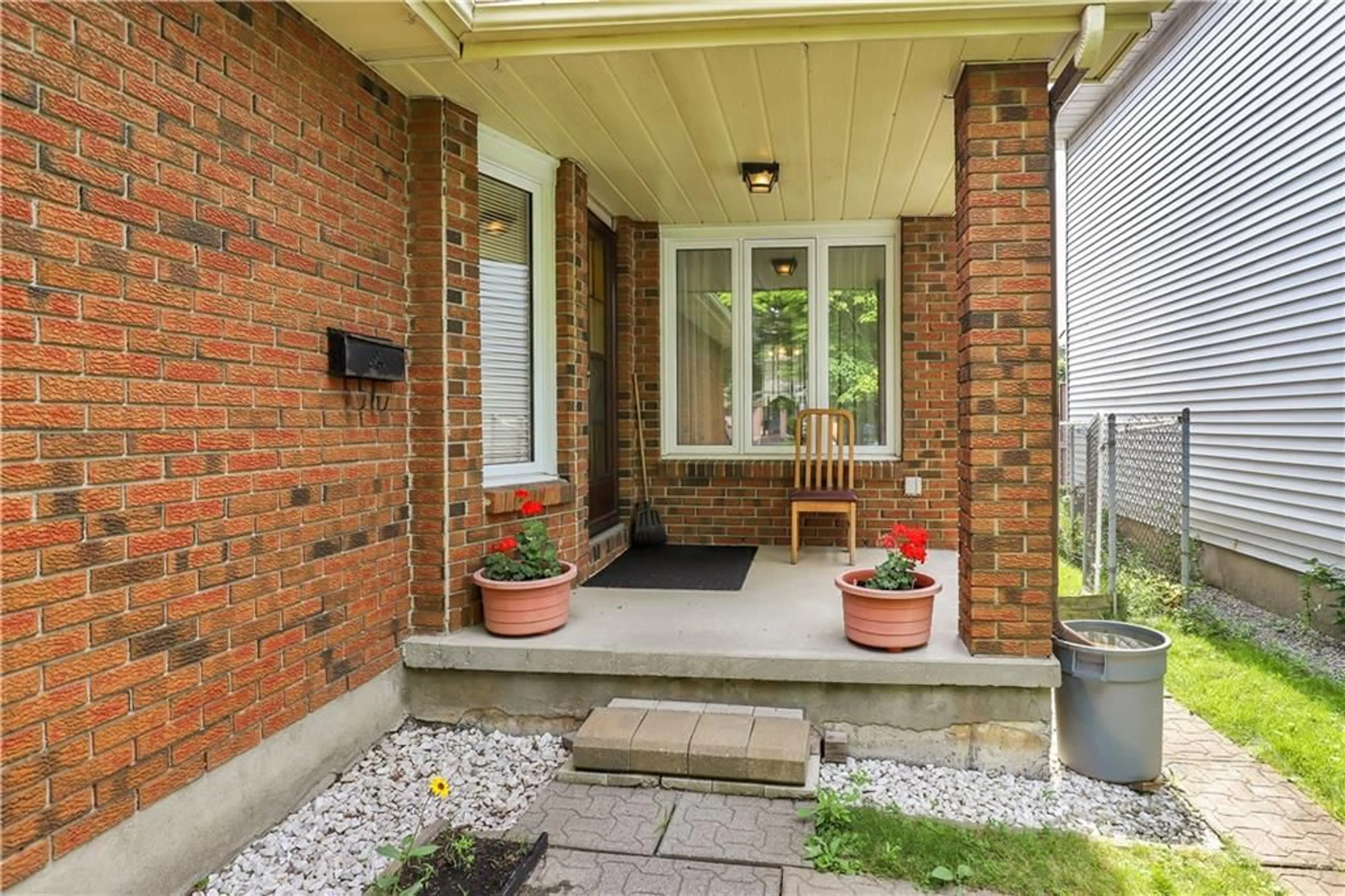 Patio for 2170 EAST ACRES Rd, Ottawa Ontario K1J 9A5