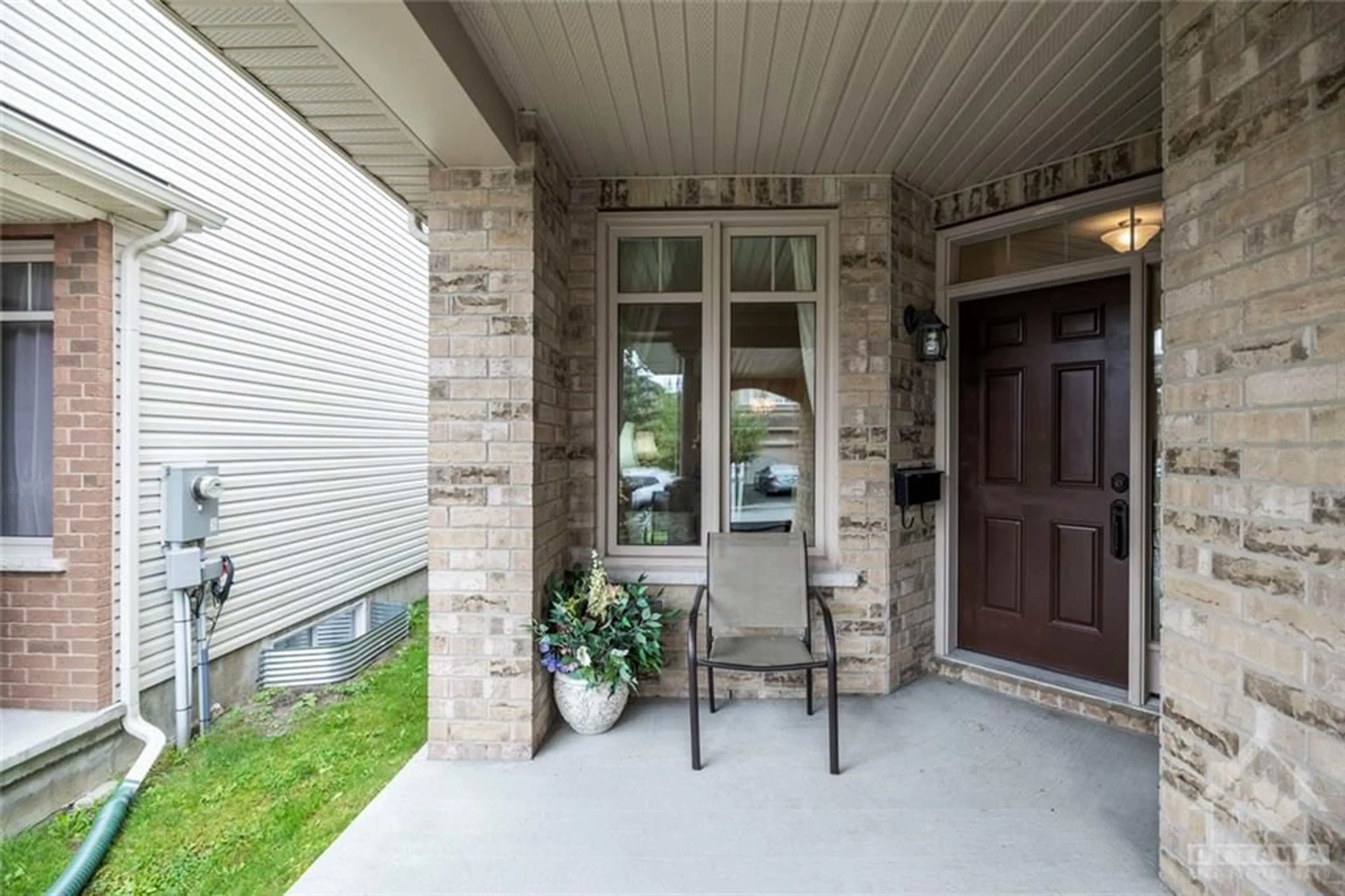 Indoor entryway for 408 FIREWEED Trail, Ottawa Ontario K1V 2K4