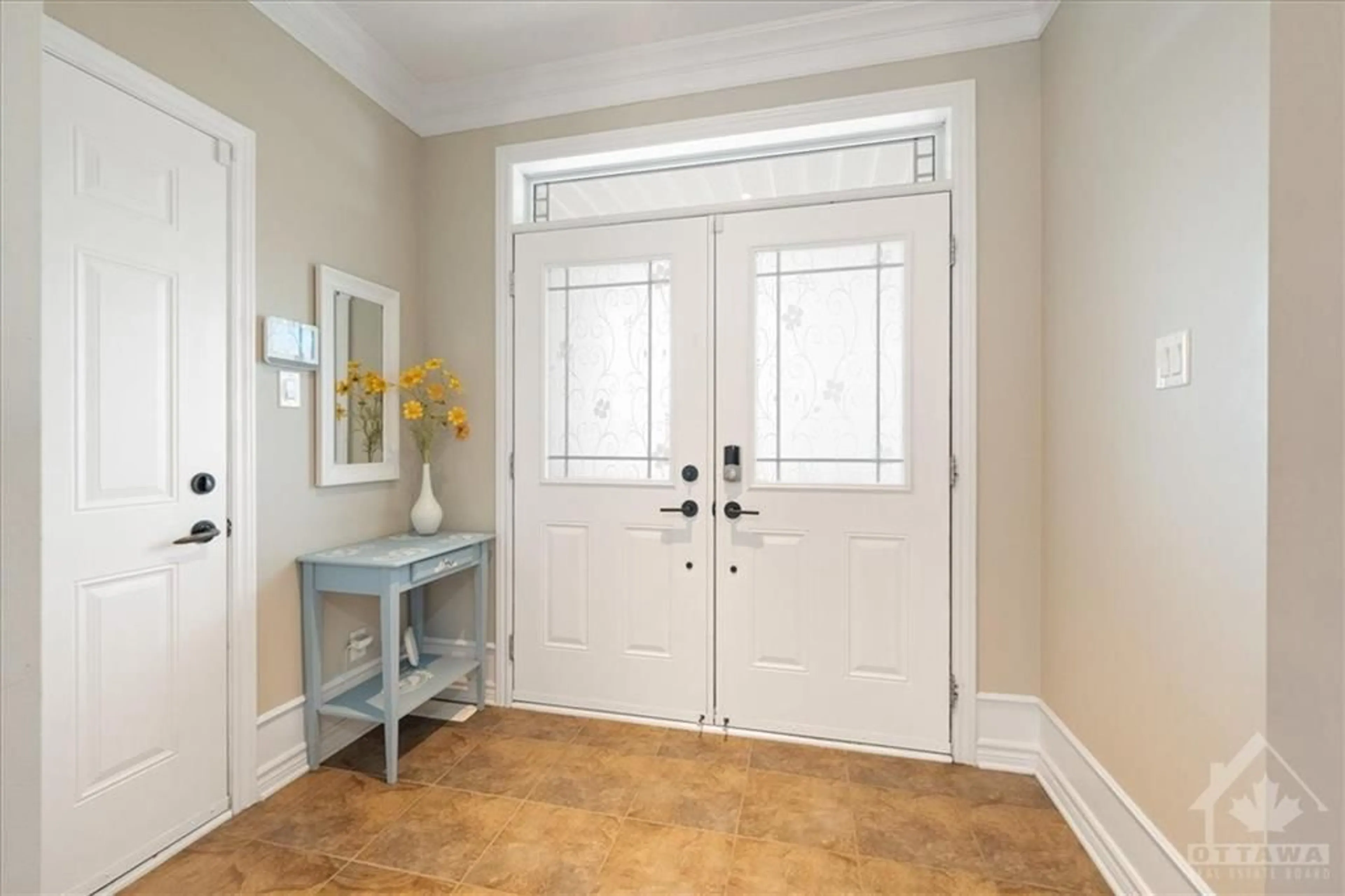 Indoor entryway for 82 BRANTHAVEN St, Orleans Ontario K4A 0H2