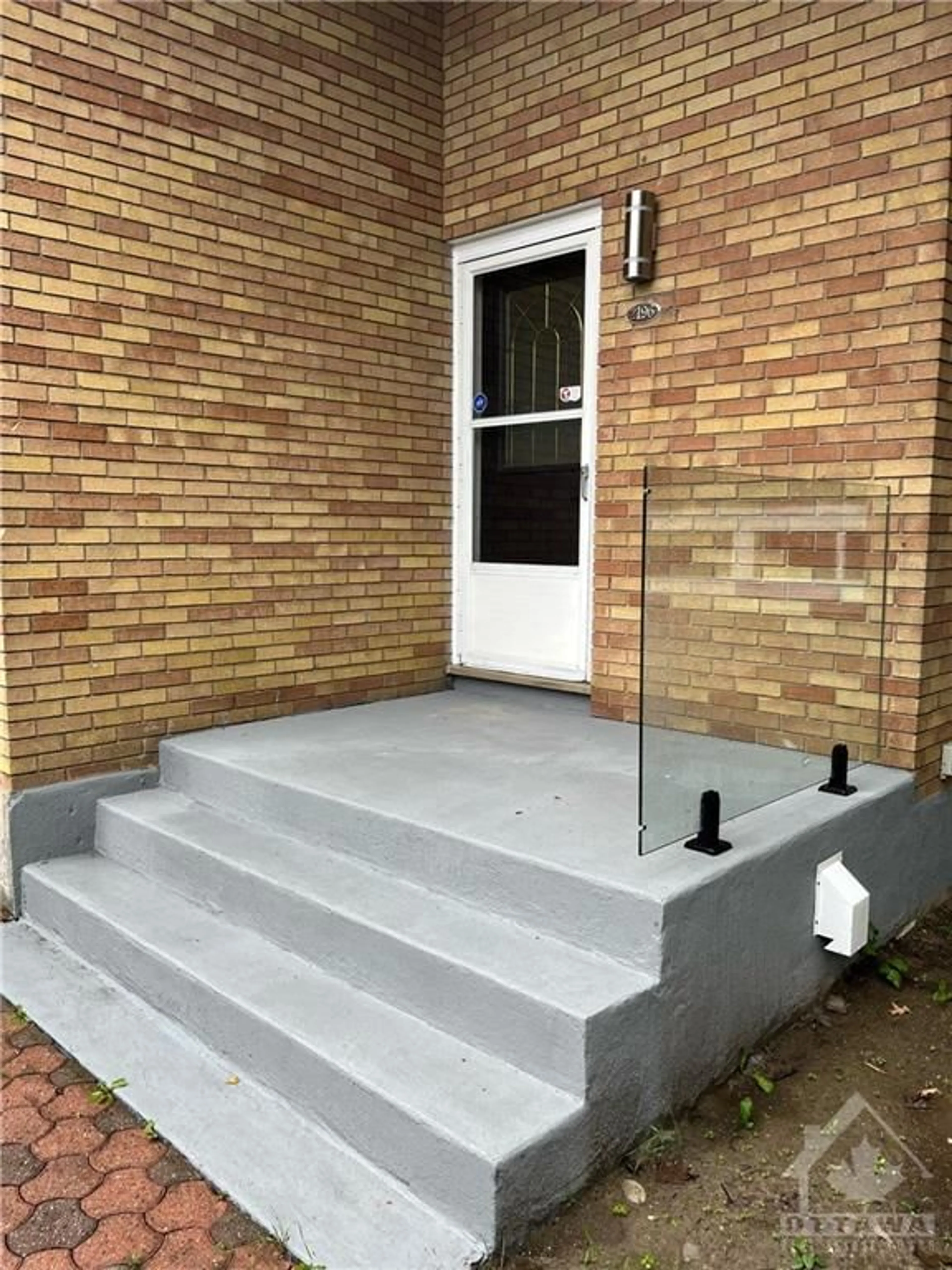 Stairs for 2196 LENESTER Ave, Ottawa Ontario K2A 1L5