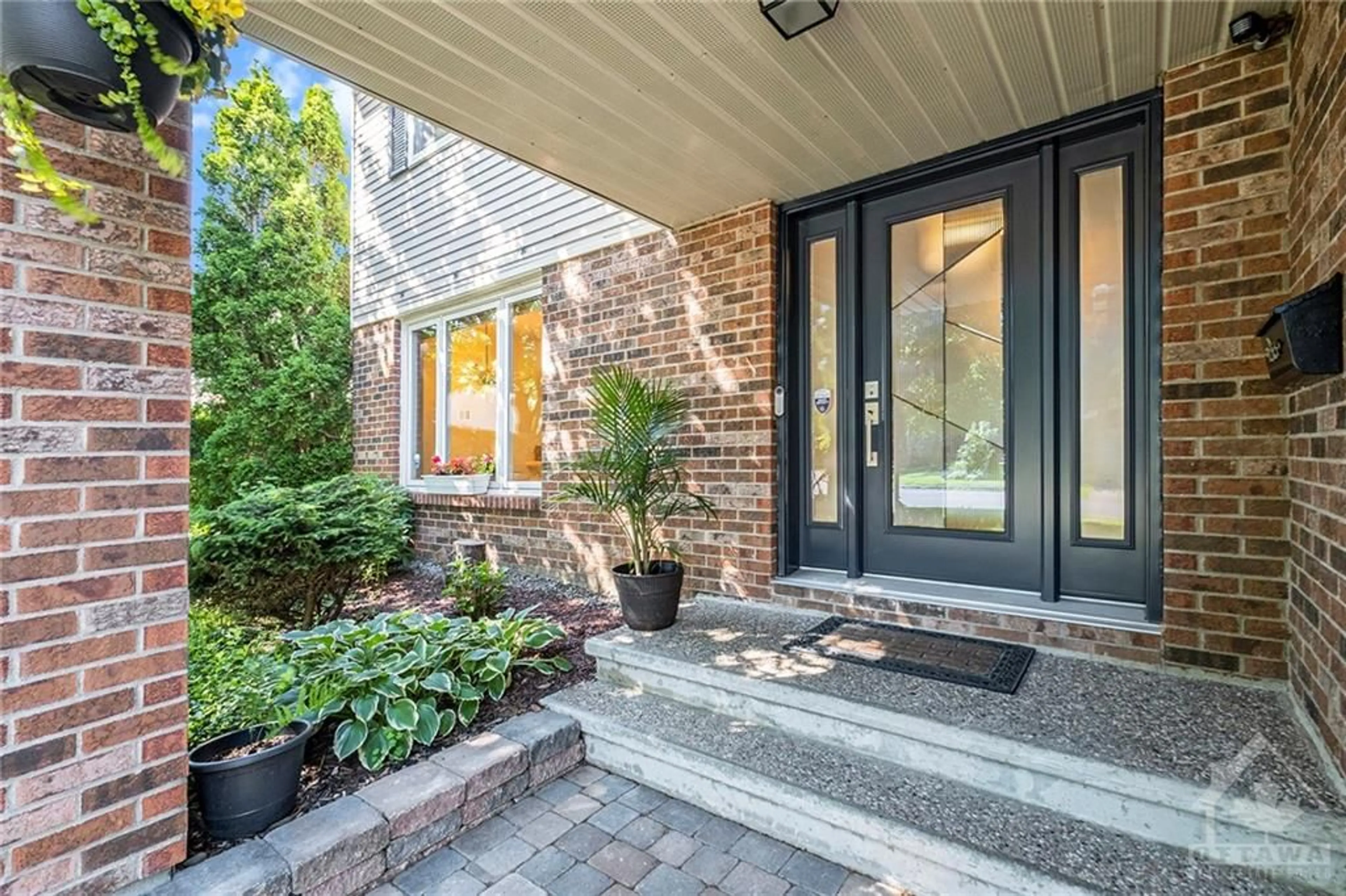 Indoor entryway for 6123 RIVERMILL Cres, Ottawa Ontario K1C 5M9